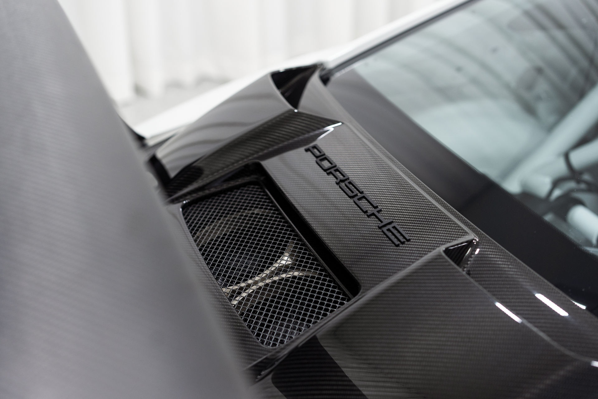 Porsche 911 GT2 RS Clubsport chuan bi len san dau gia anh 8