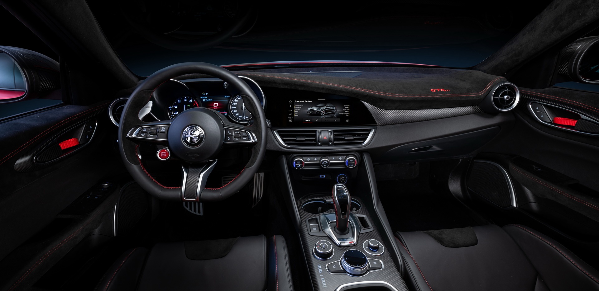 Alfa Romeo ra mắt dòng xe hiệu suất cao Giulia GTA và GTAm ảnh 7 Alfa Romeo ra mat dong xe hieu suat cao Giulia GTA va GTAm anh 7