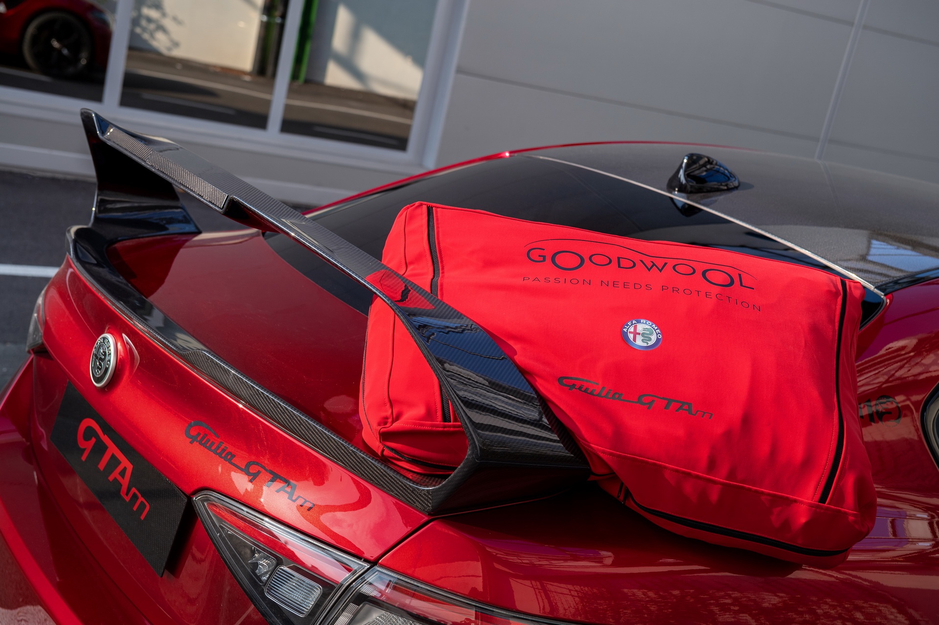 Alfa Romeo ra mắt dòng xe hiệu suất cao Giulia GTA và GTAm ảnh 5 Alfa Romeo ra mat dong xe hieu suat cao Giulia GTA va GTAm anh 5