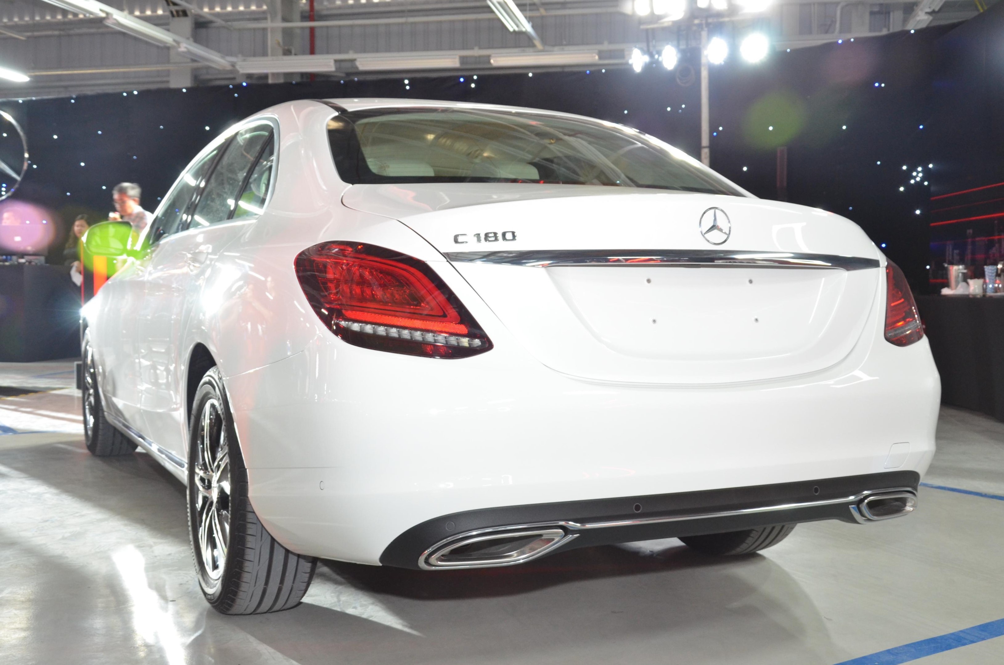 Mercedes-Benz C 180 co gia 1, 399 ty tai VN anh 12