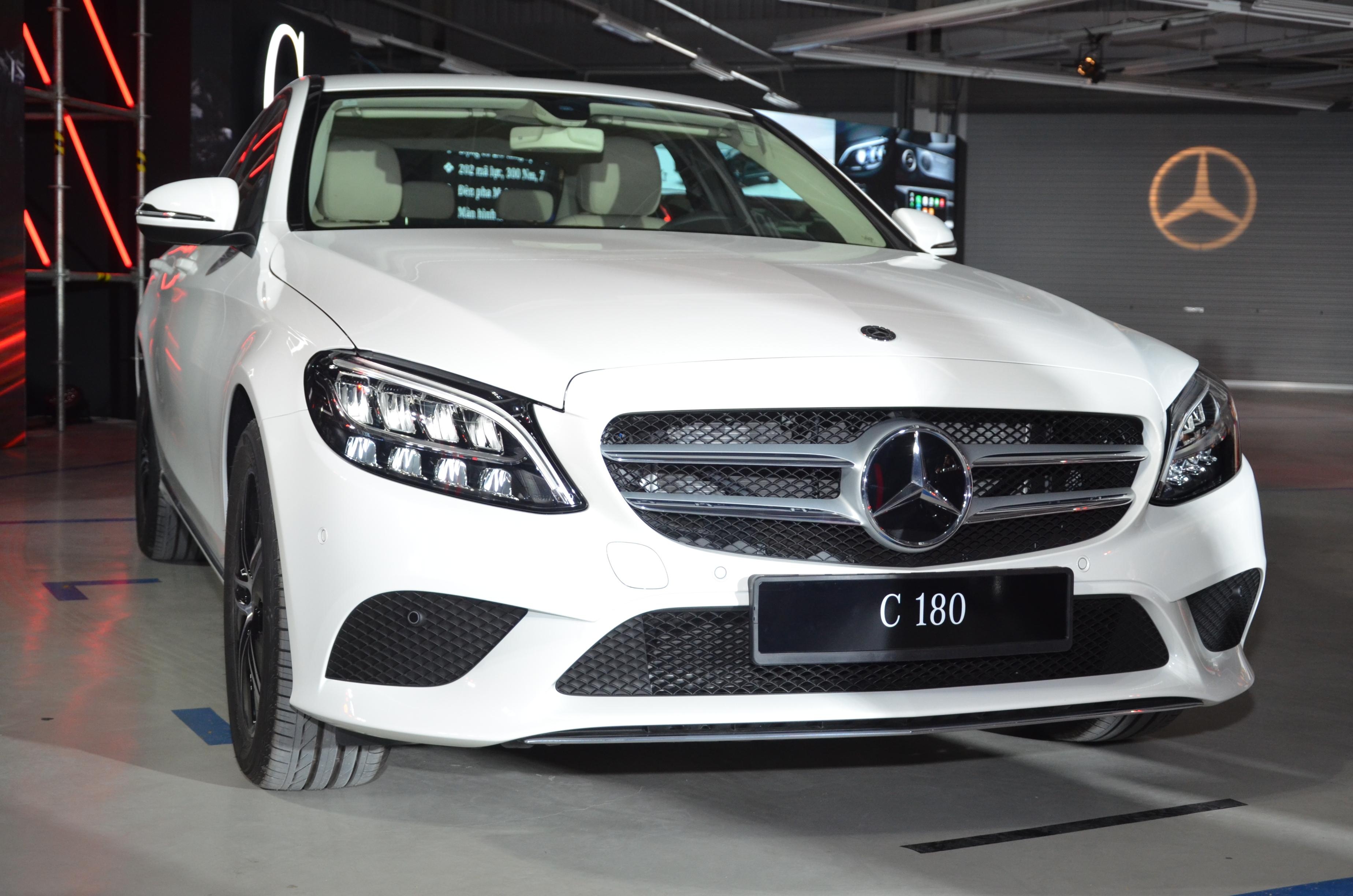 Mercedes-Benz giới thiệu 6 mẫu xe mới tại VN ảnh 2 Mercedes-Benz gioi thieu 6 mau xe moi tai VN anh 2