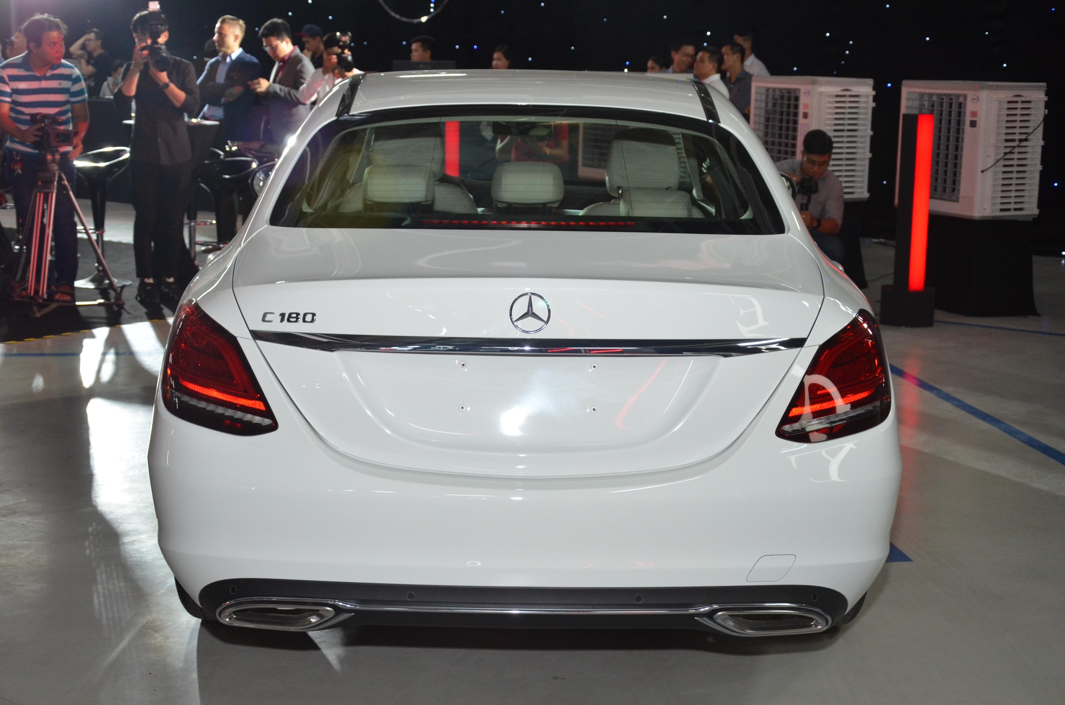 Mercedes-Benz giới thiệu 6 mẫu xe mới tại VN ảnh 4 Mercedes-Benz gioi thieu 6 mau xe moi tai VN anh 4