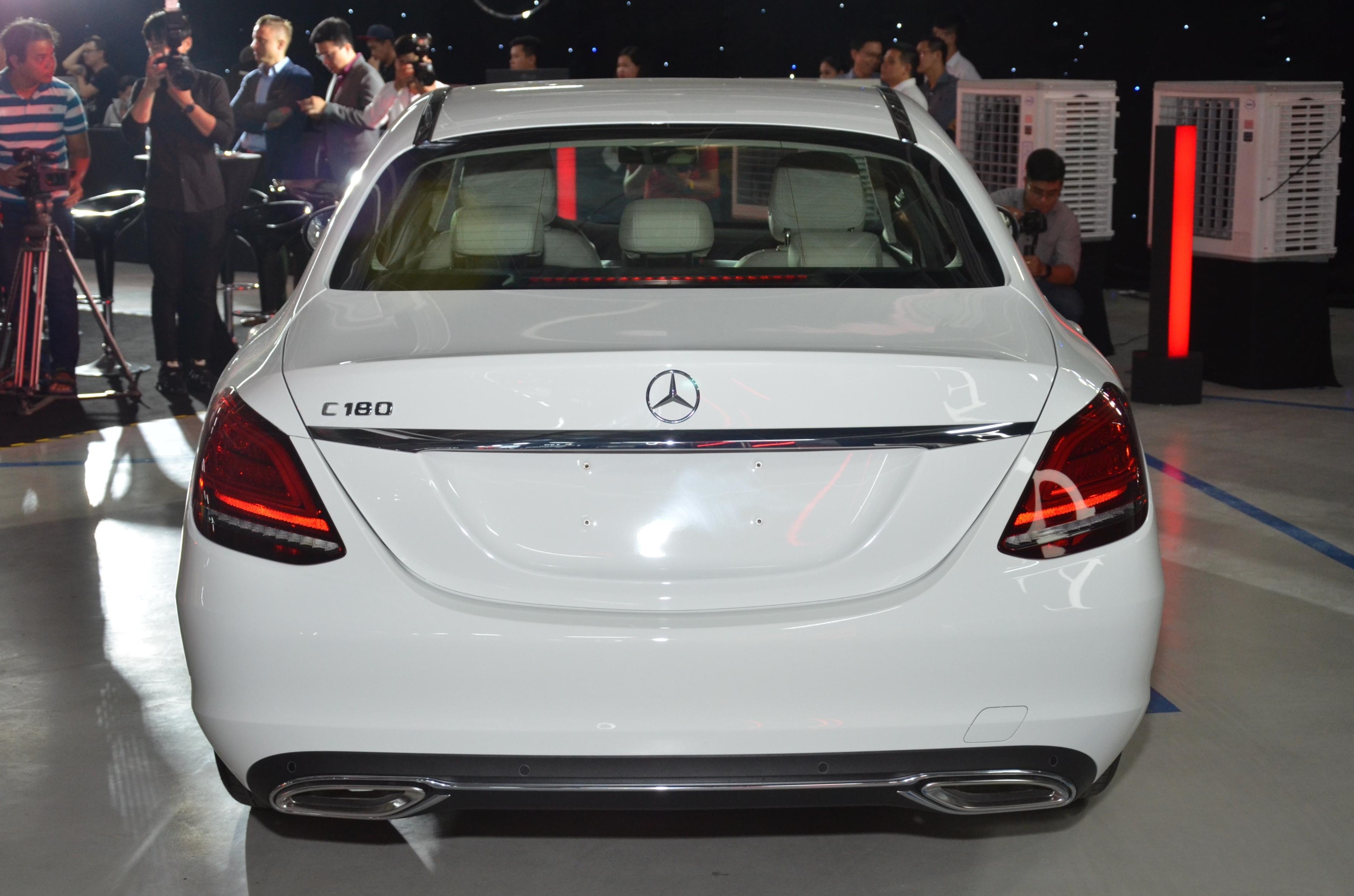 Mercedes-Benz C 180 co gia 1, 399 ty tai VN anh 4