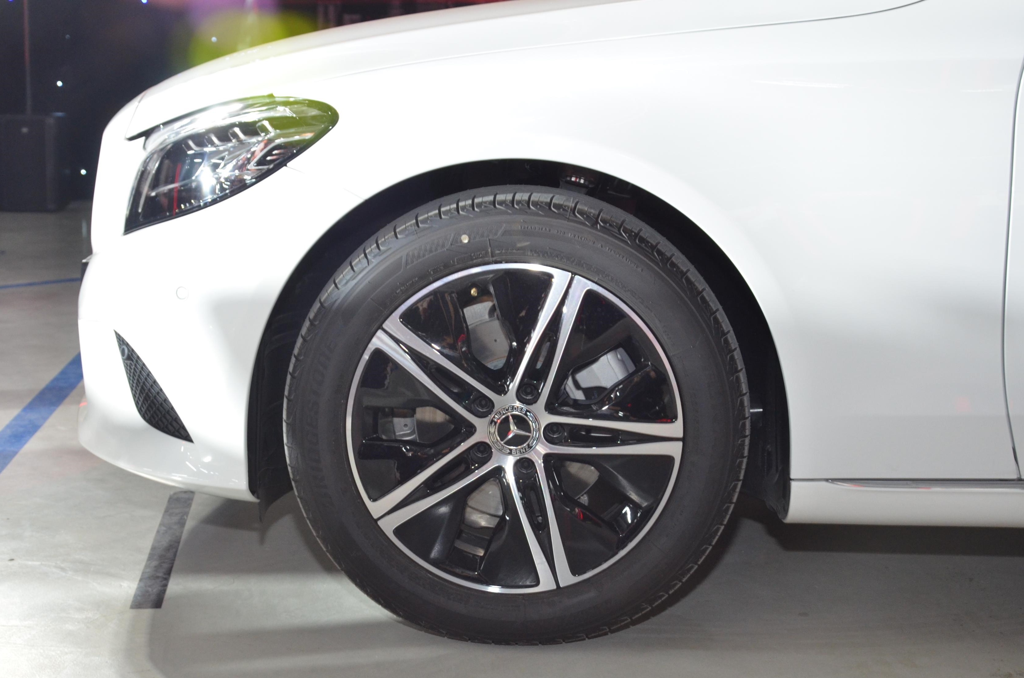 Mercedes-Benz C 180 co gia 1, 399 ty tai VN anh 5