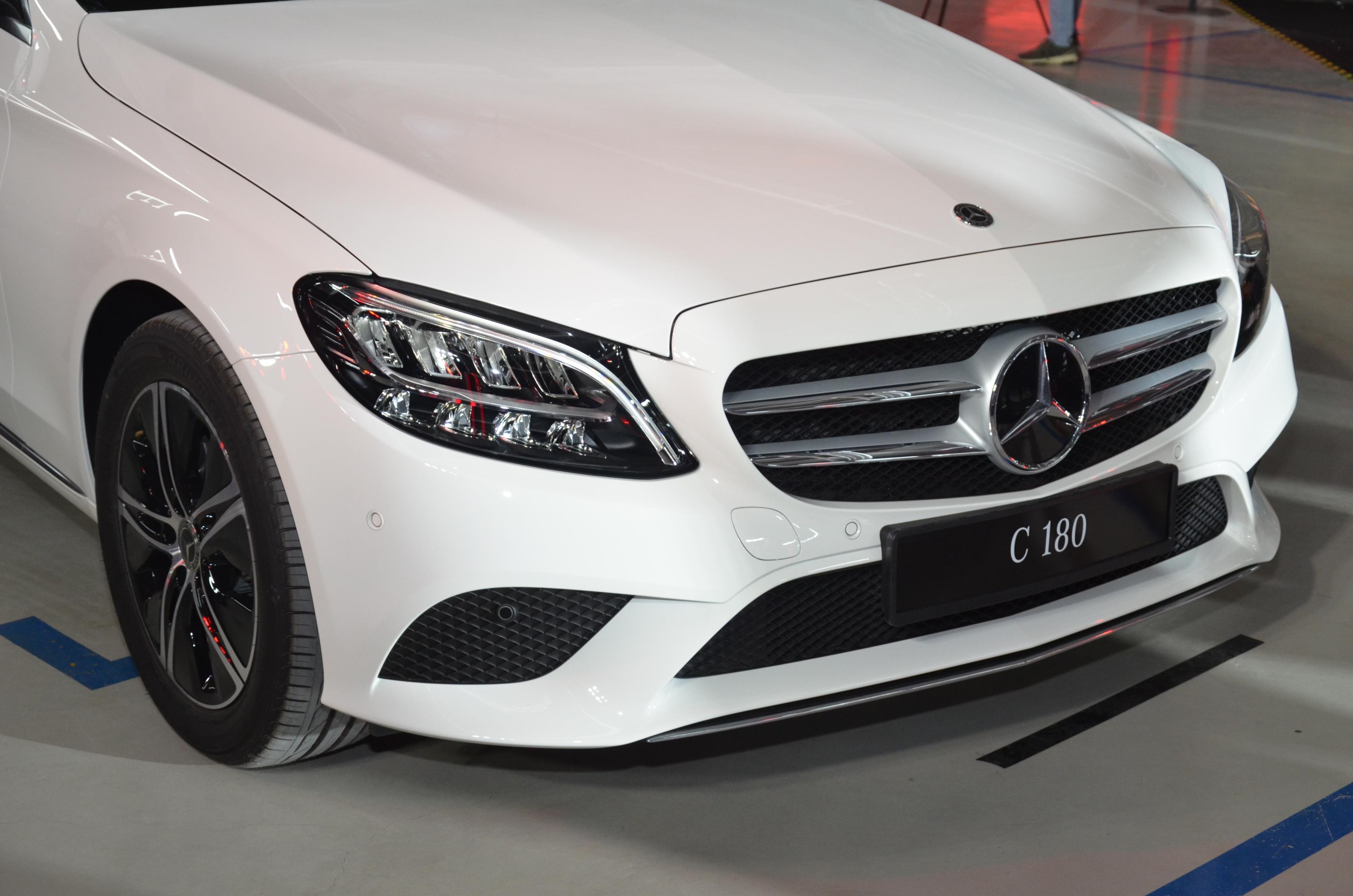 Mercedes-Benz giới thiệu 6 mẫu xe mới tại VN ảnh 6 Mercedes-Benz gioi thieu 6 mau xe moi tai VN anh 6