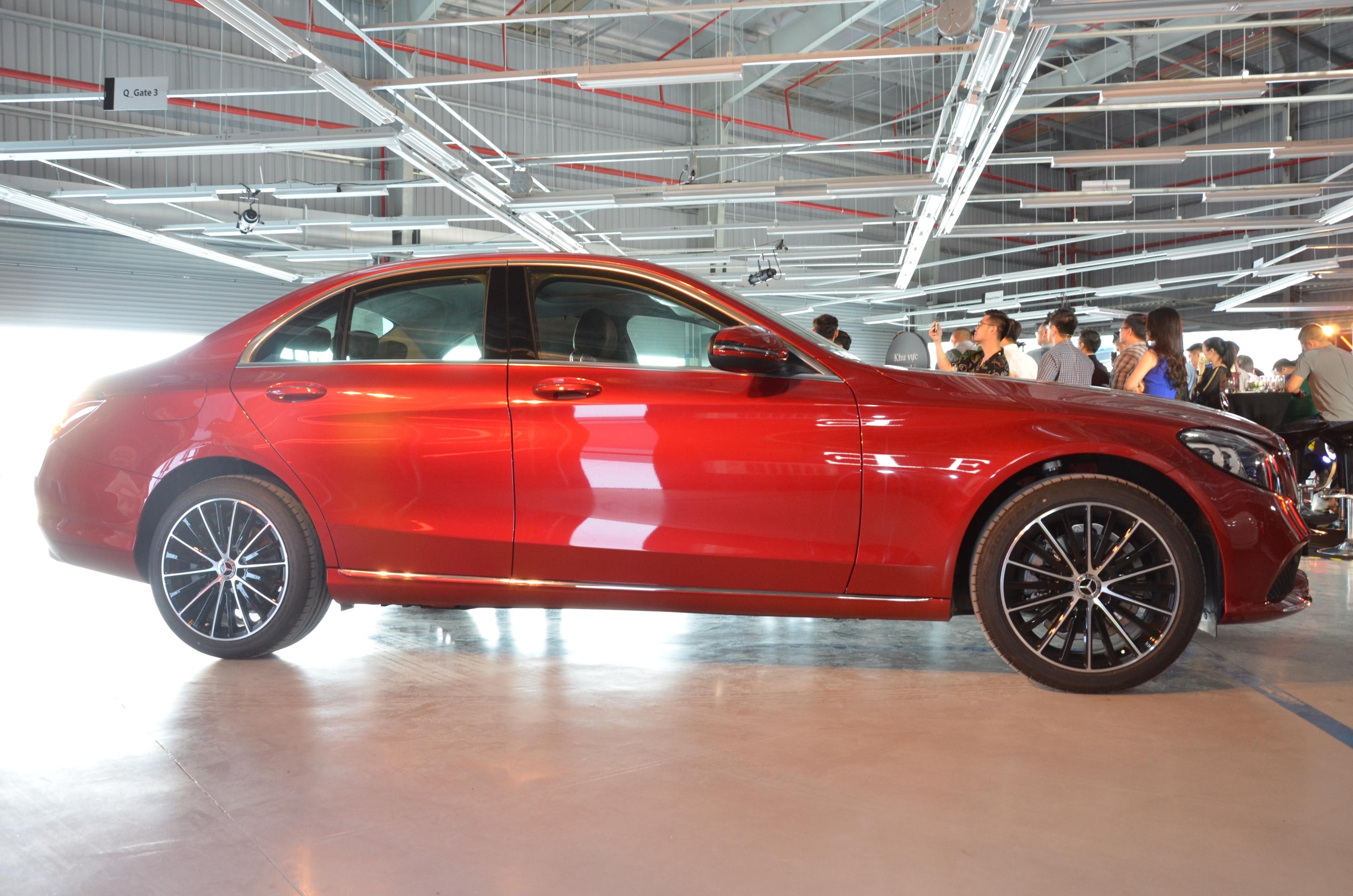 Mercedes-Benz giới thiệu 6 mẫu xe mới tại VN ảnh 8 Mercedes-Benz gioi thieu 6 mau xe moi tai VN anh 8