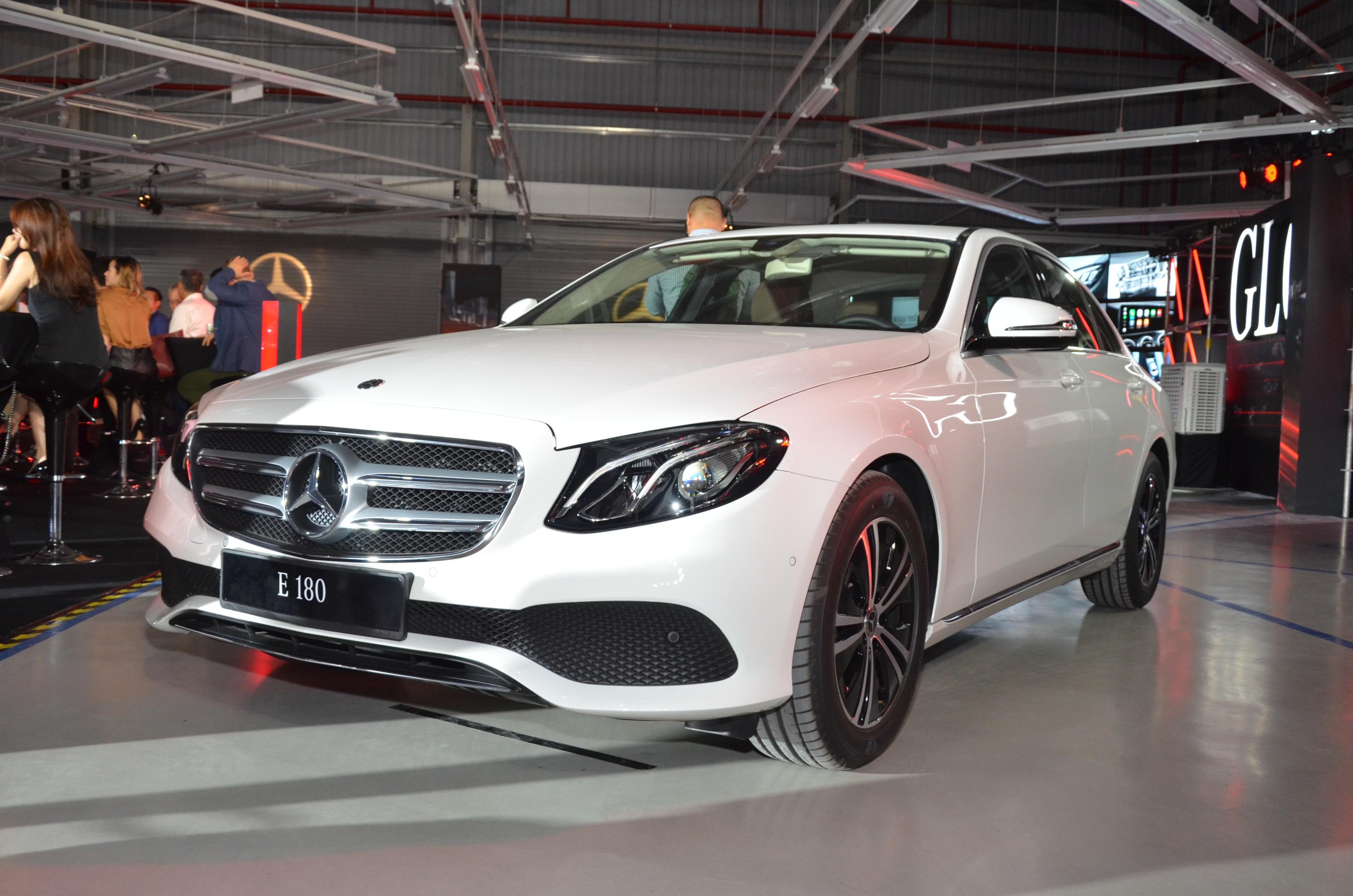 Mercedes-Benz giới thiệu 6 mẫu xe mới tại VN ảnh 11 Mercedes-Benz gioi thieu 6 mau xe moi tai VN anh 11