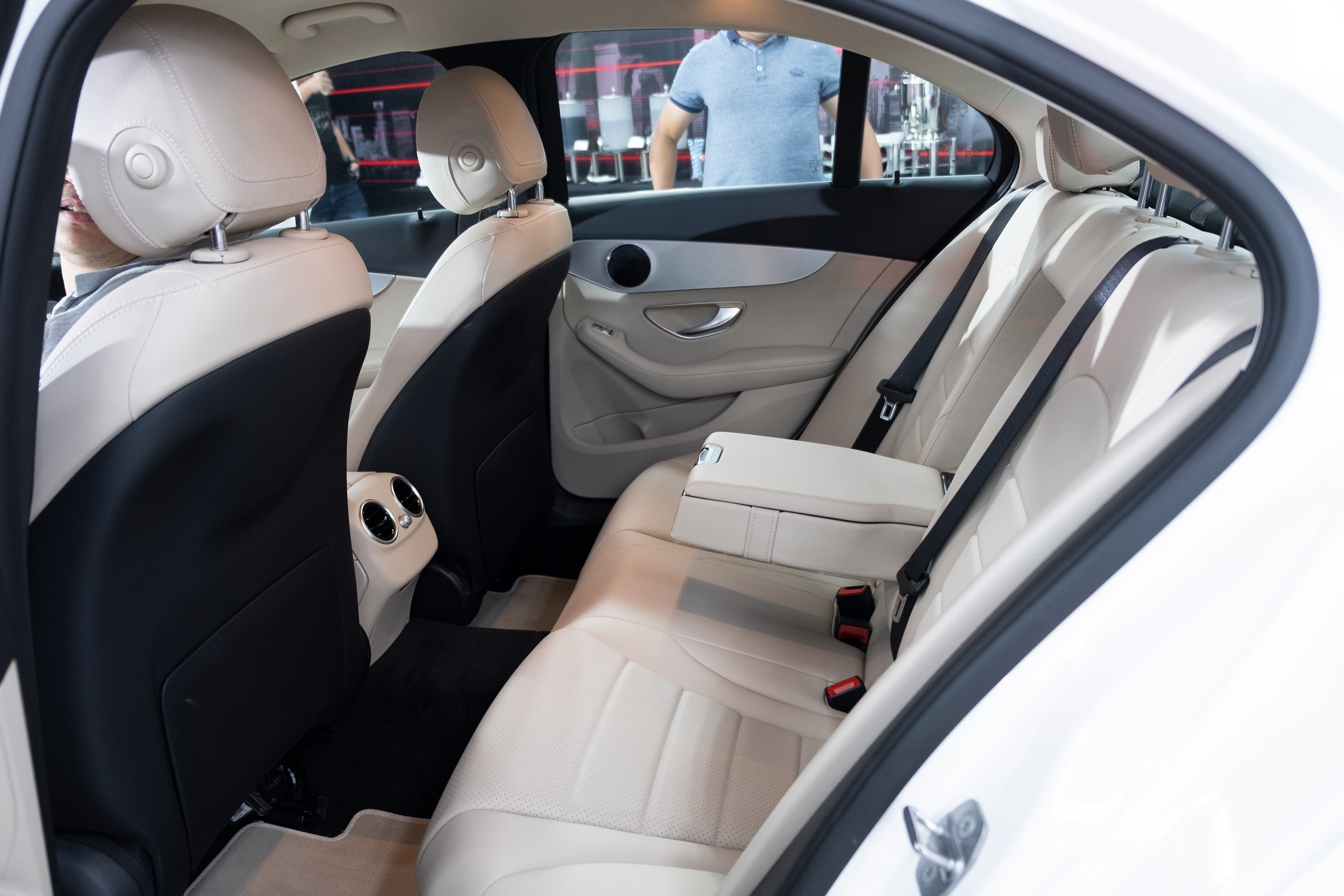 Mercedes-Benz C 180 co gia 1, 399 ty tai VN anh 8