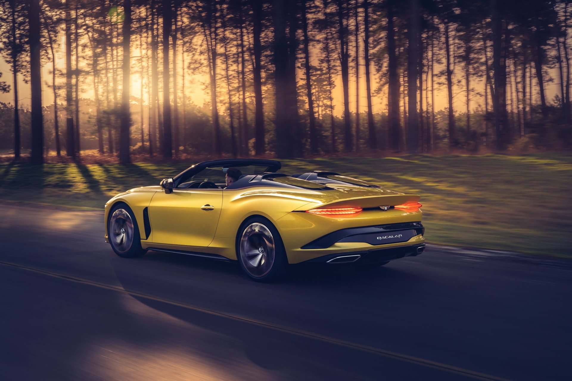 Bentley ra mat xe mui tran gioi han 12 chiec toan the gioi anh 2