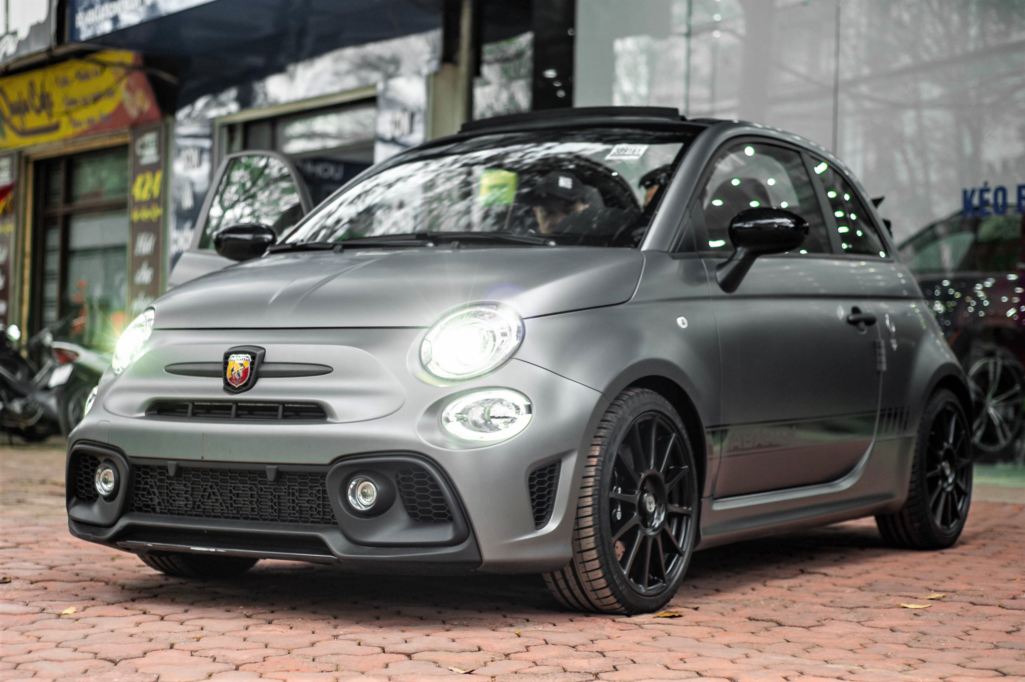 Oto sieu nho co gia gan 3 ty dong tai VN, dat ngang Porsche Macan hinh anh