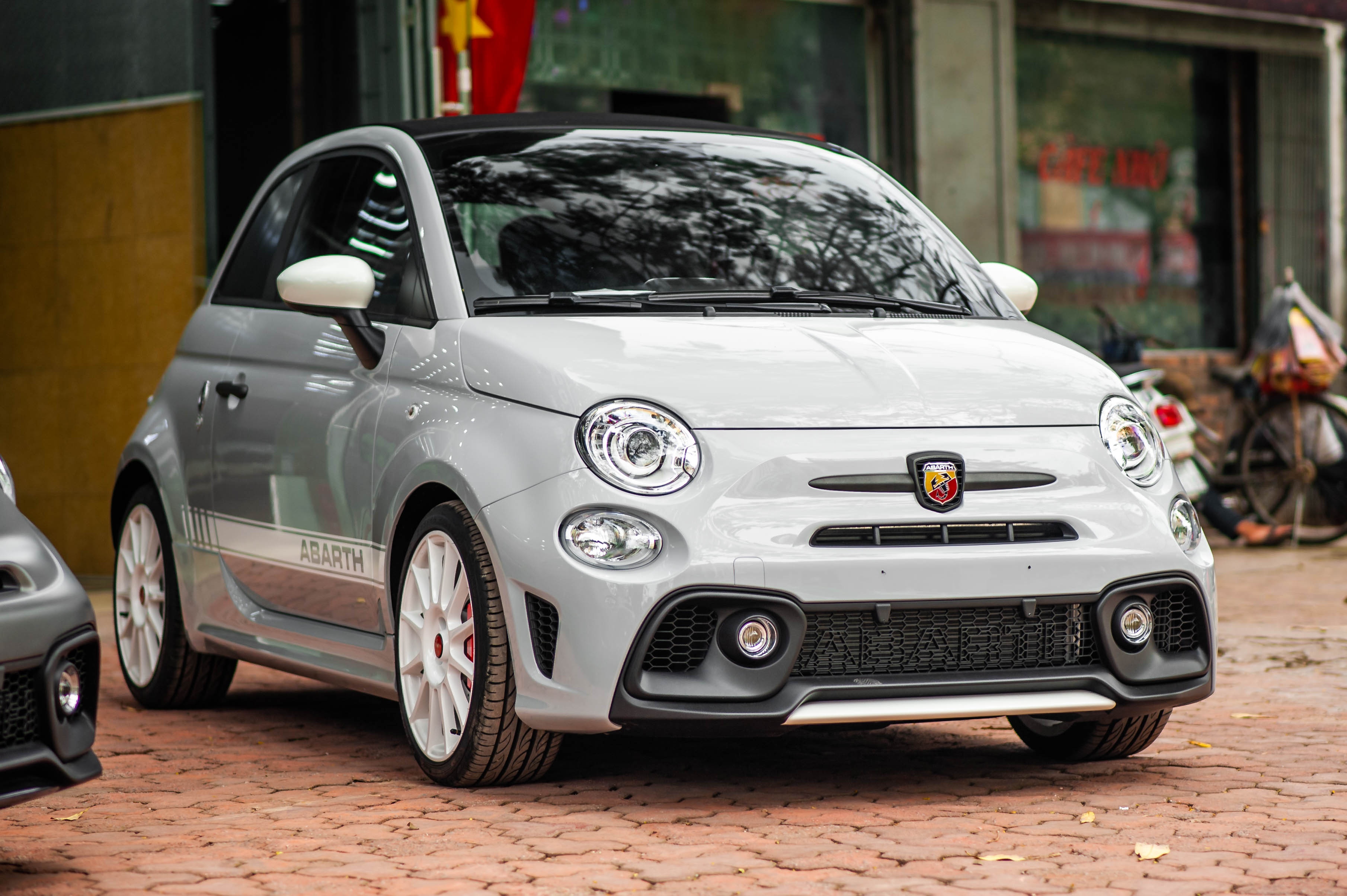 Chi tiet Fiat 500 Abarth 595 Esseesse anh 16