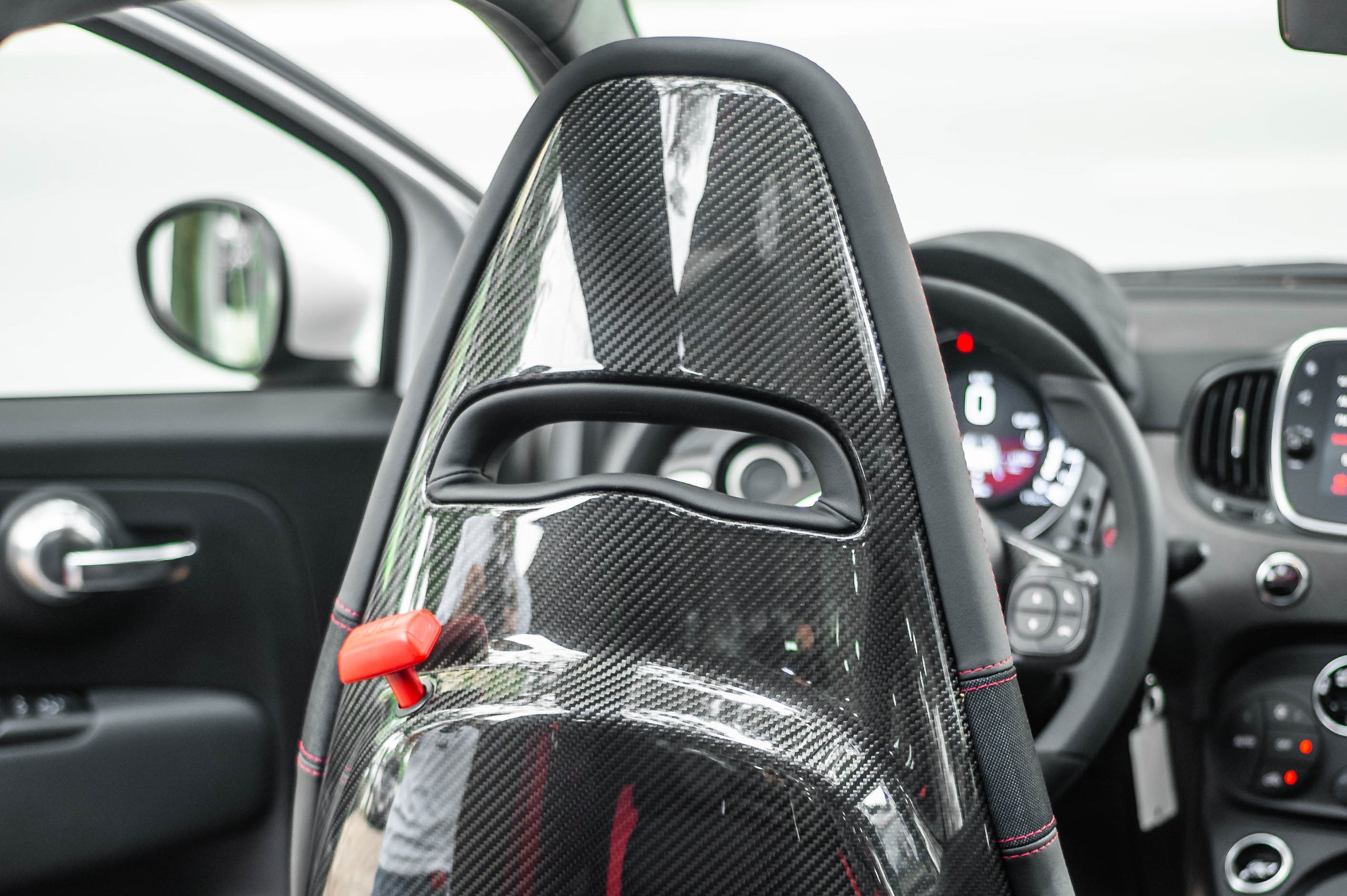 Chi tiet Fiat 500 Abarth 595 Esseesse anh 11