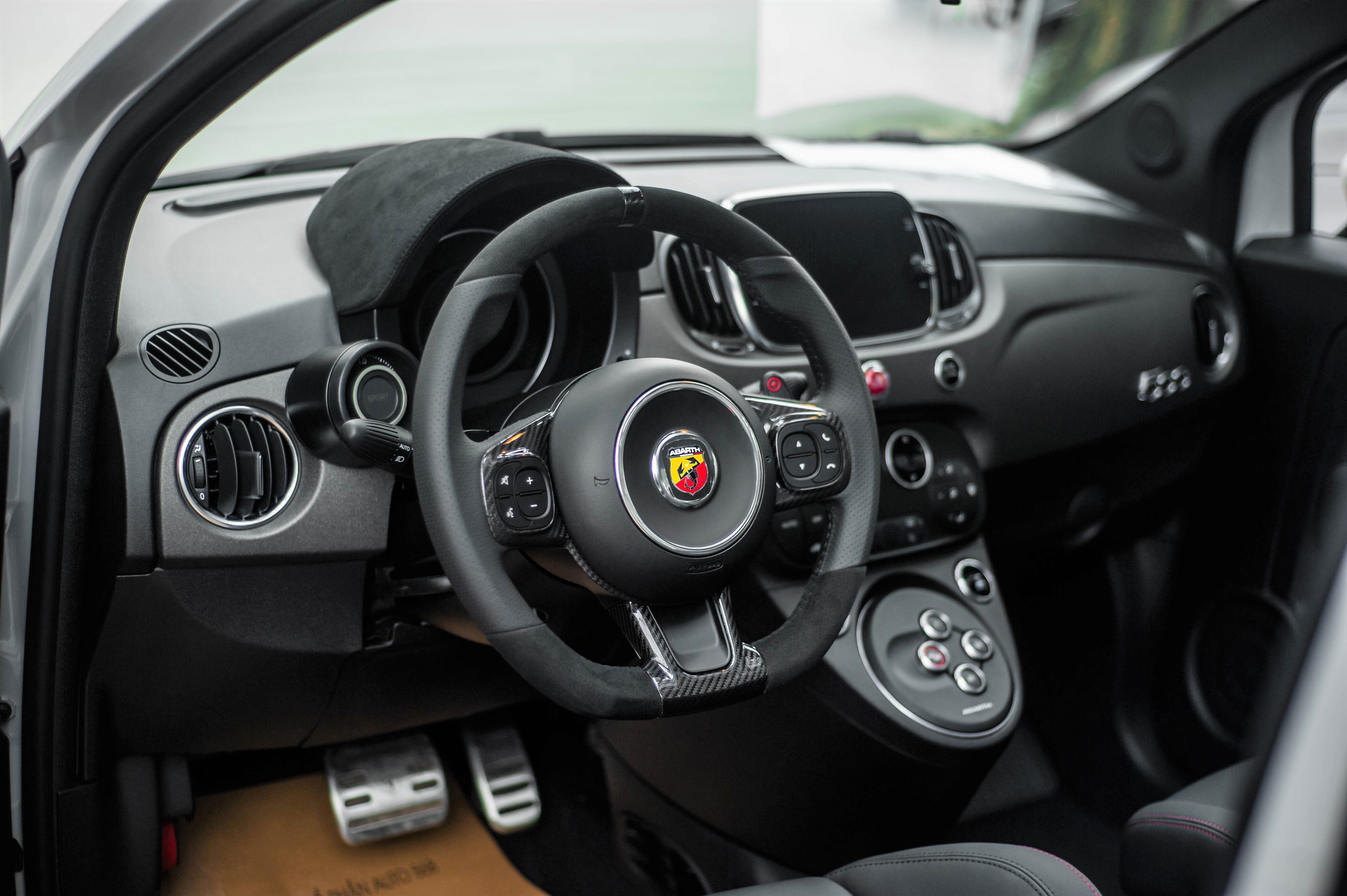 Chi tiet Fiat 500 Abarth 595 Esseesse anh 12