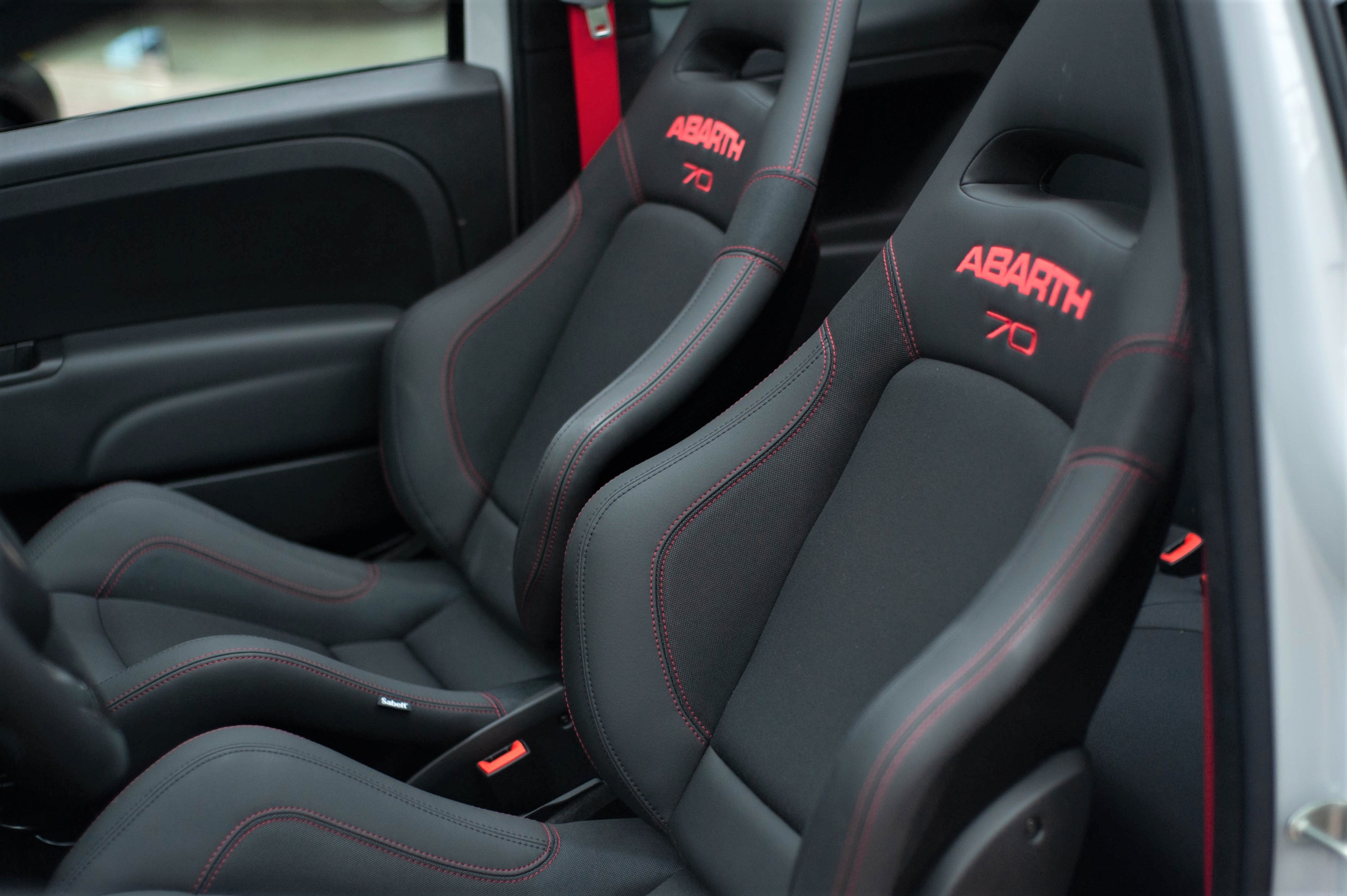 Chi tiet Fiat 500 Abarth 595 Esseesse anh 10