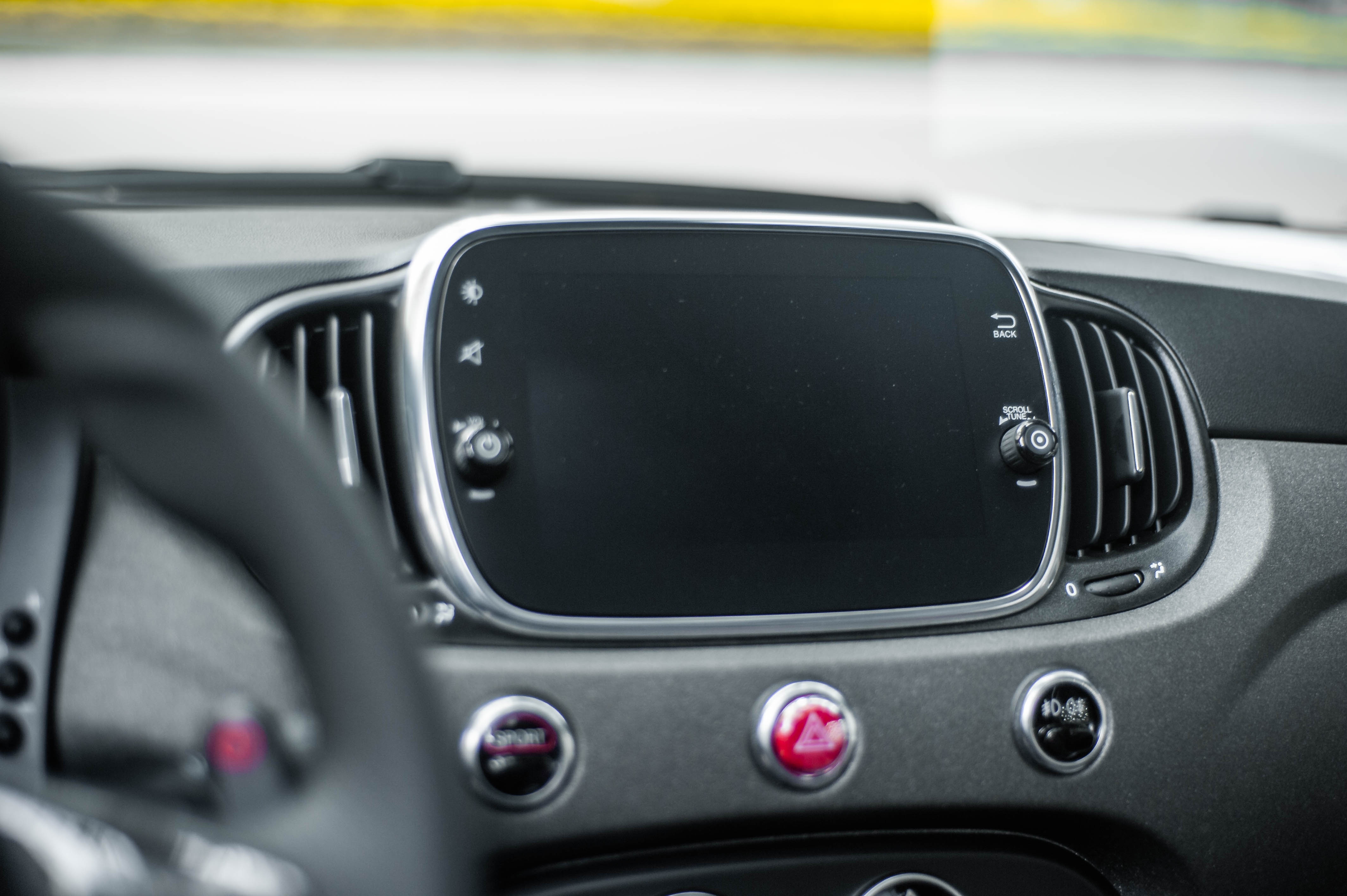 Chi tiet Fiat 500 Abarth 595 Esseesse anh 14