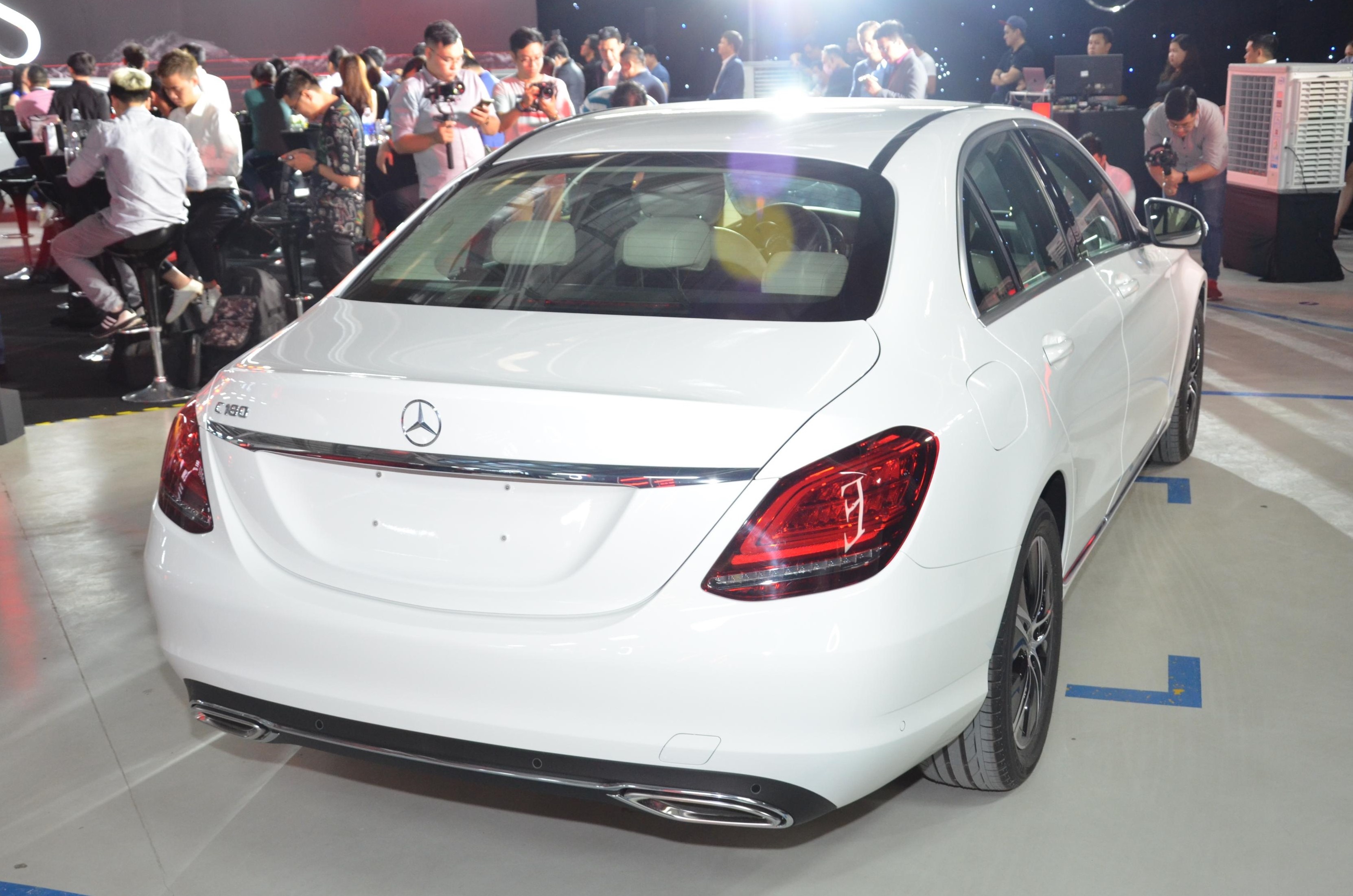 So sánh Mercedes-Benz C 180 và Toyota Camry ảnh 16 So sanh Mercedes-Benz C 180 va Toyota Camry anh 16