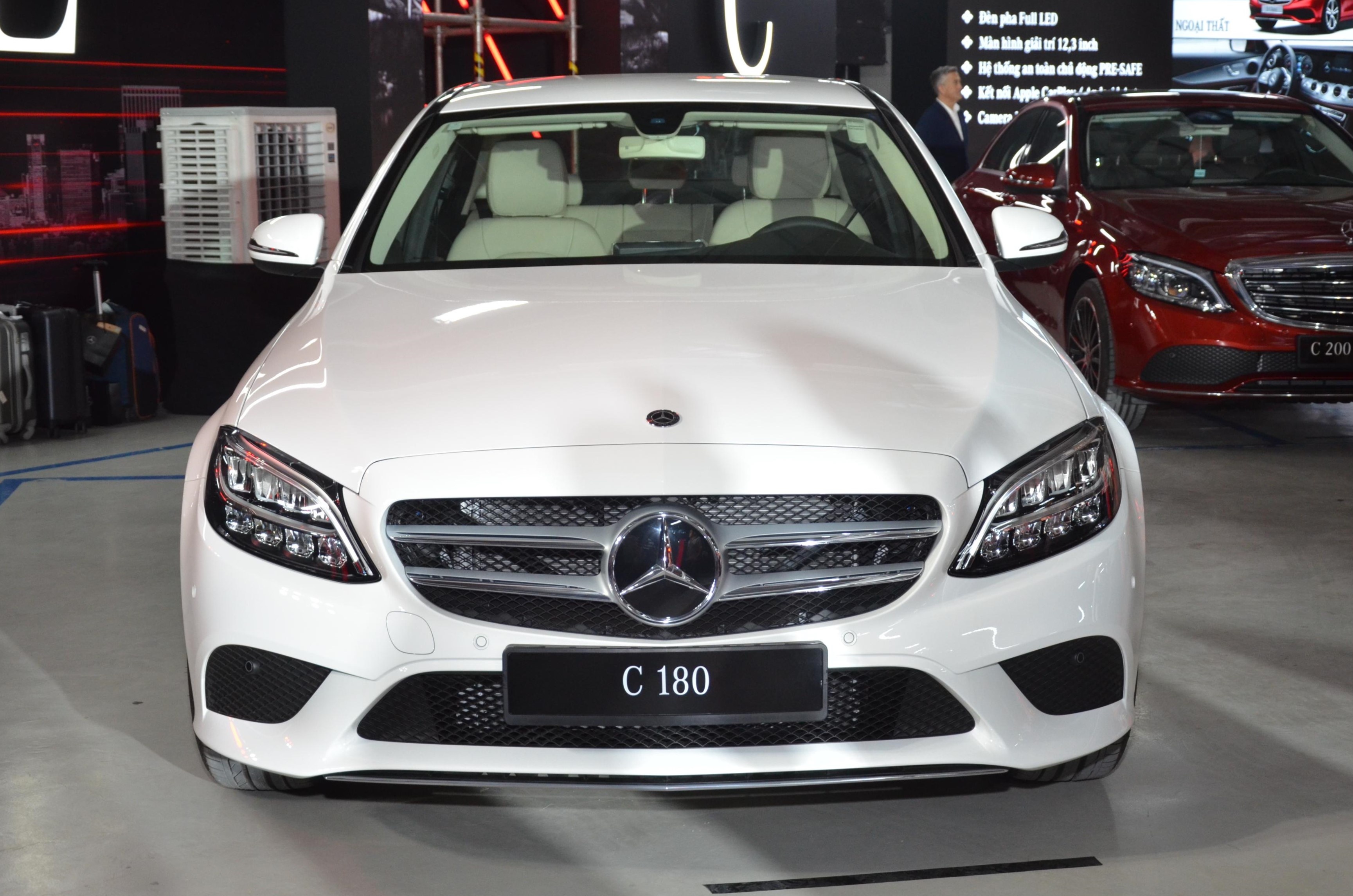 So sánh Mercedes-Benz C 180 và Toyota Camry ảnh 5 So sanh Mercedes-Benz C 180 va Toyota Camry anh 5