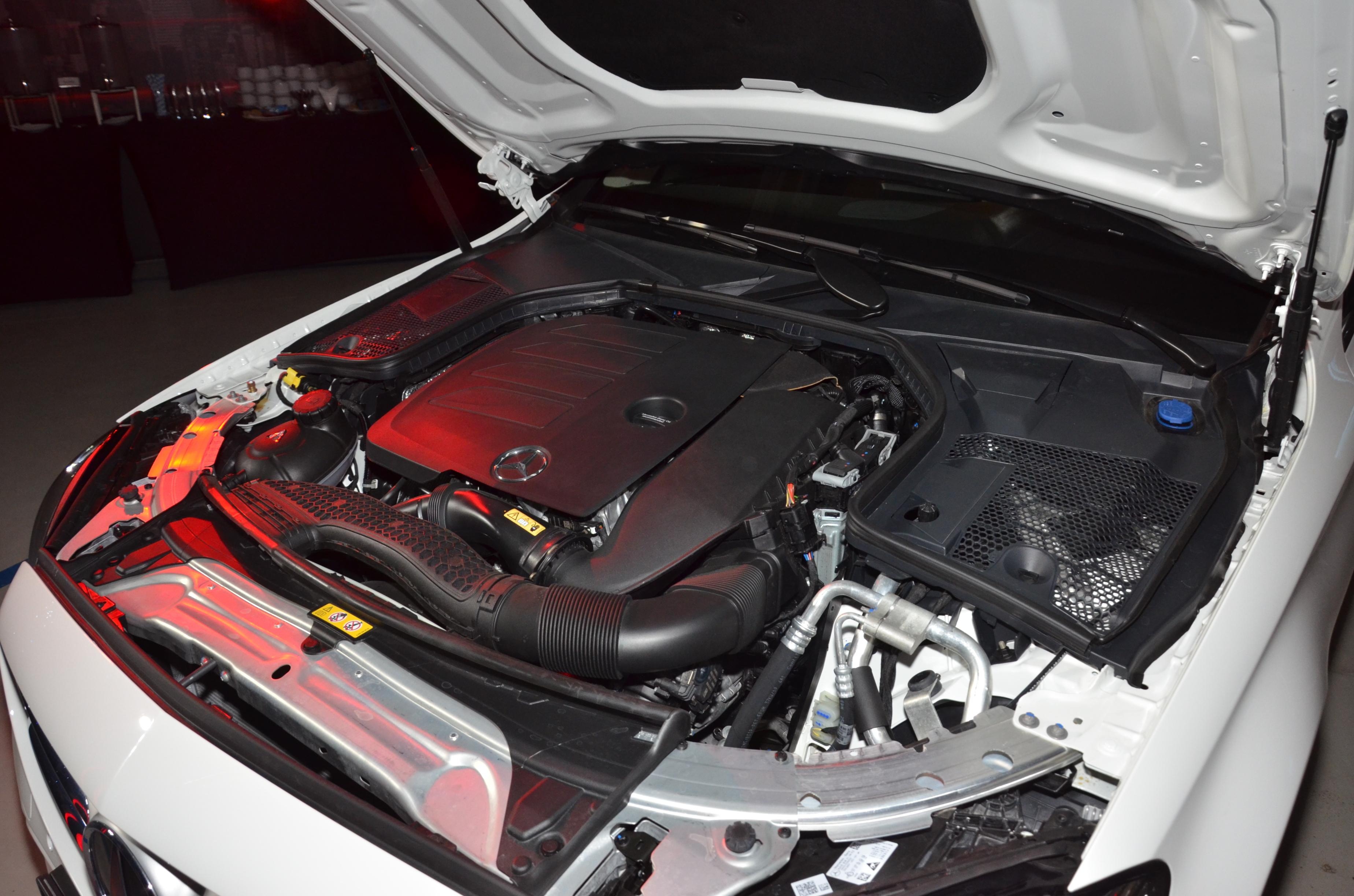 So sánh Mercedes-Benz C 180 và Toyota Camry ảnh 12 So sanh Mercedes-Benz C 180 va Toyota Camry anh 12