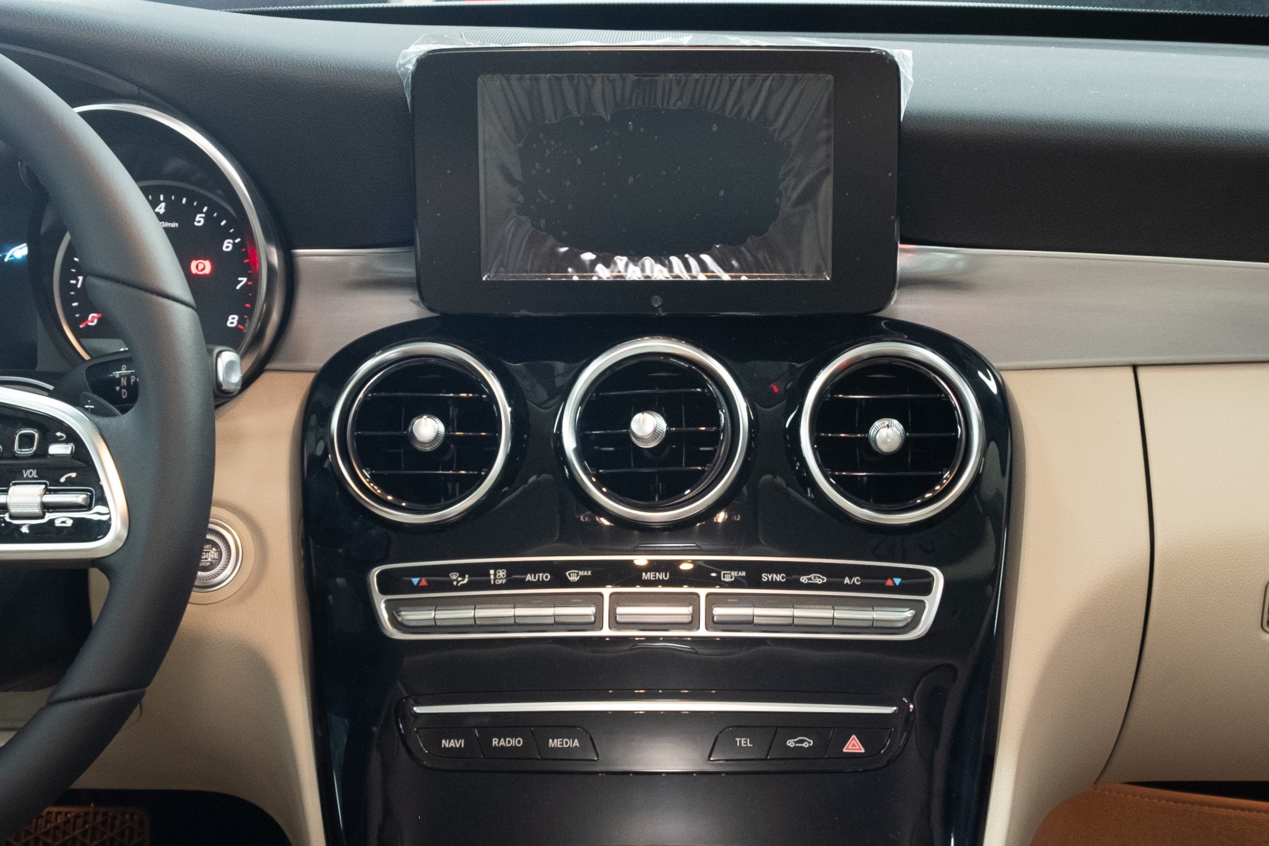 So sánh Mercedes-Benz C 180 và Toyota Camry ảnh 10 So sanh Mercedes-Benz C 180 va Toyota Camry anh 10