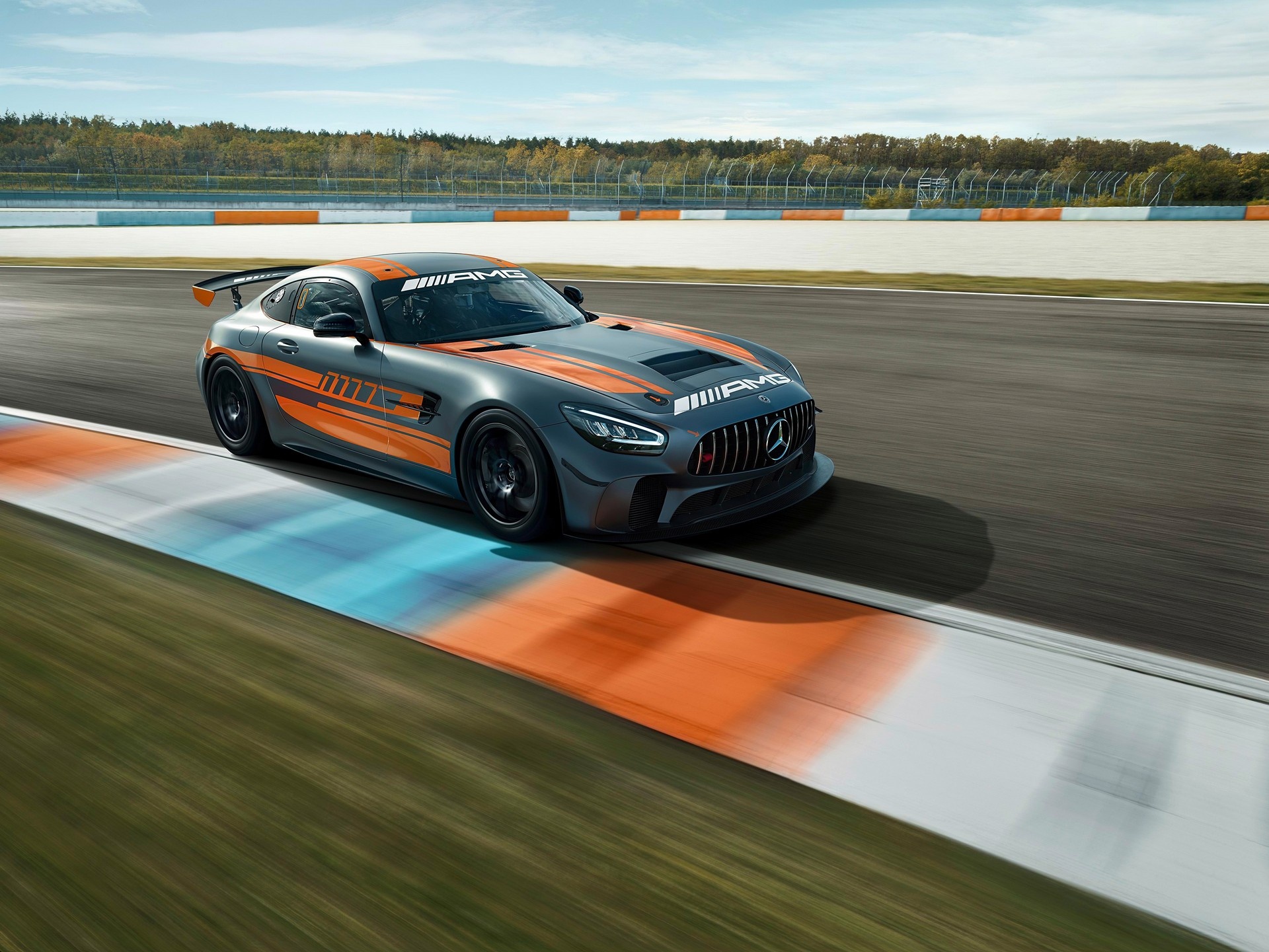 Mercedes-AMG ra mắt mẫu xe đua GT4 mới ảnh 5 Mercedes-AMG ra mat mau xe dua GT4 moi anh 5