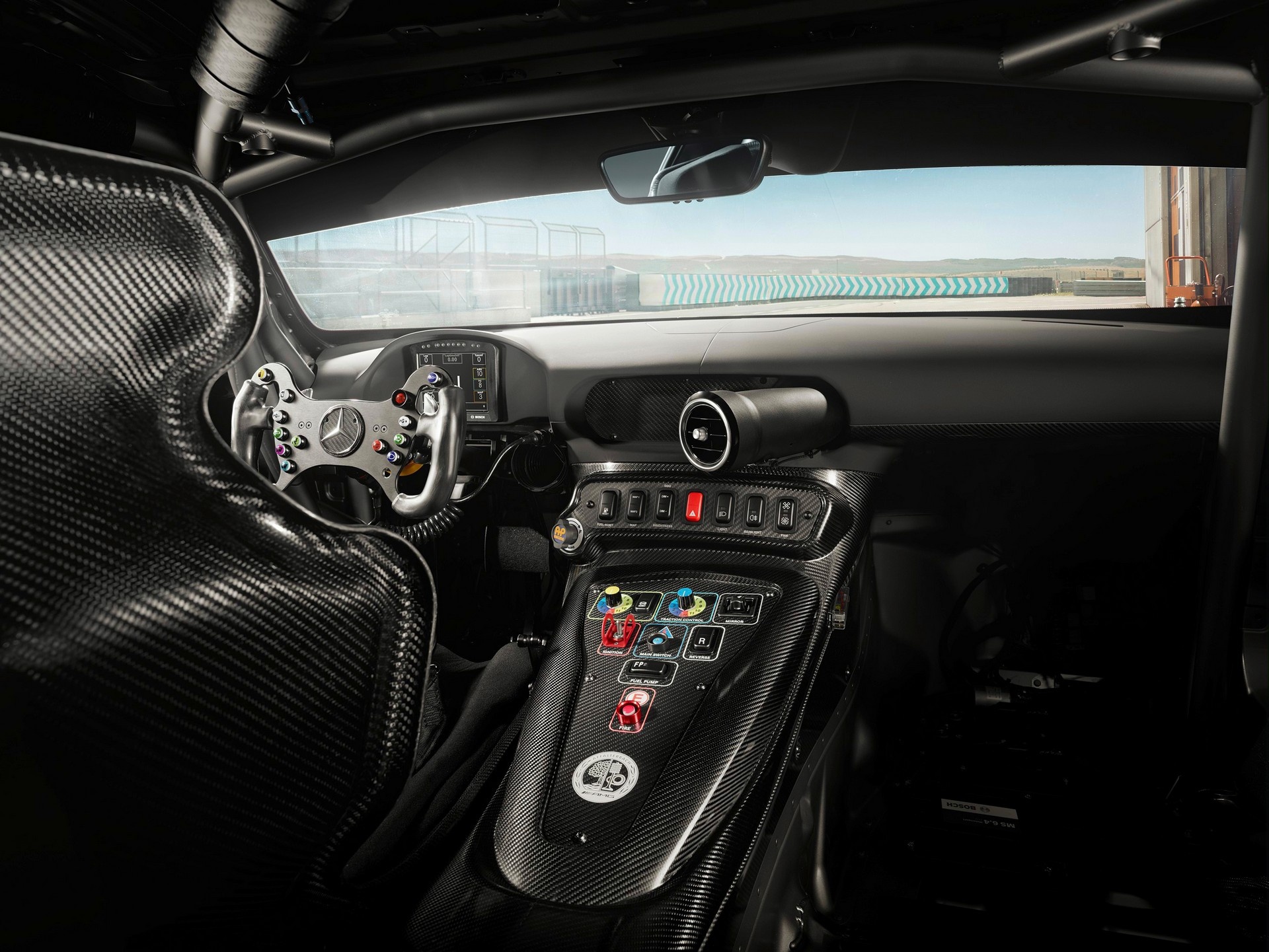 Mercedes-AMG ra mắt mẫu xe đua GT4 mới ảnh 6 Mercedes-AMG ra mat mau xe dua GT4 moi anh 6