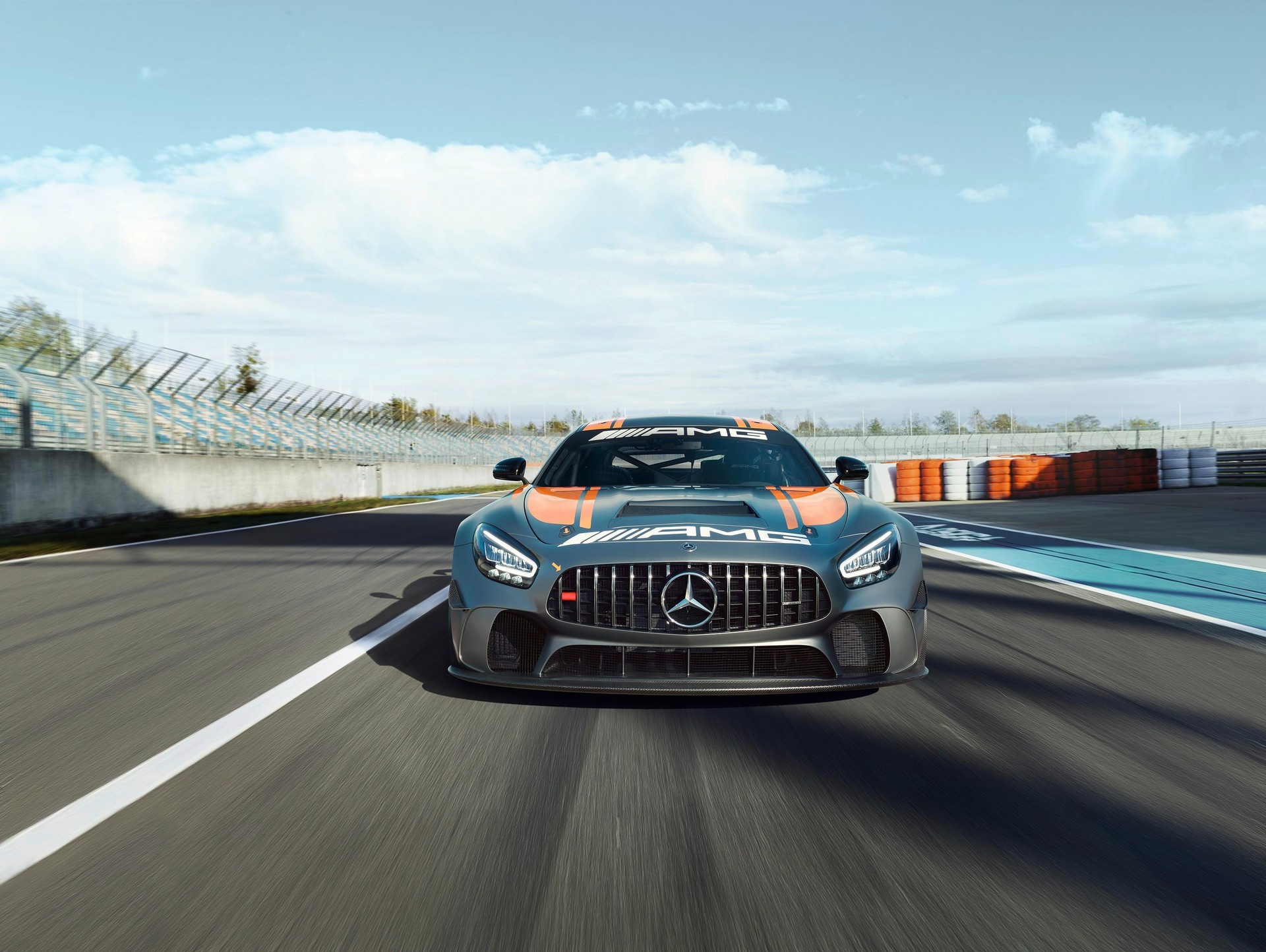 Mercedes-AMG ra mắt mẫu xe đua GT4 mới ảnh 2 Mercedes-AMG ra mat mau xe dua GT4 moi anh 2