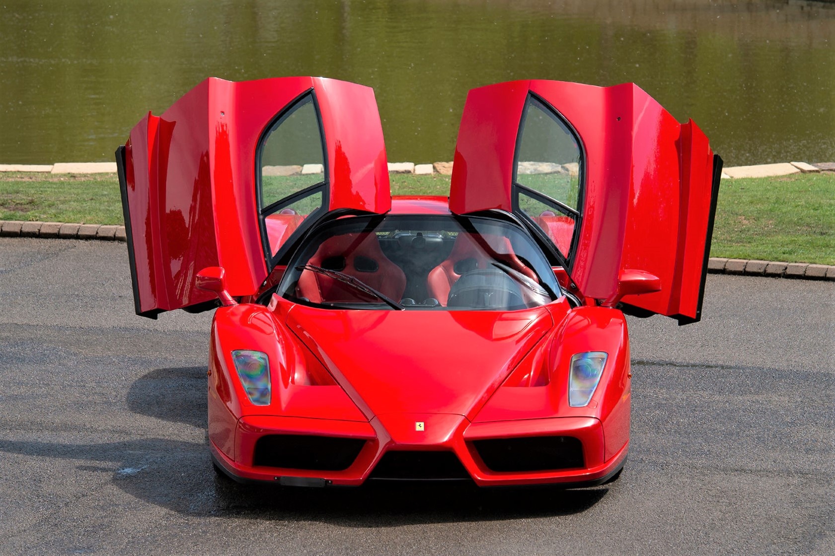 Sieu xe Ferrari Enzo tung duoc Schumacher cam lai rao ban 2 trieu USD hinh anh