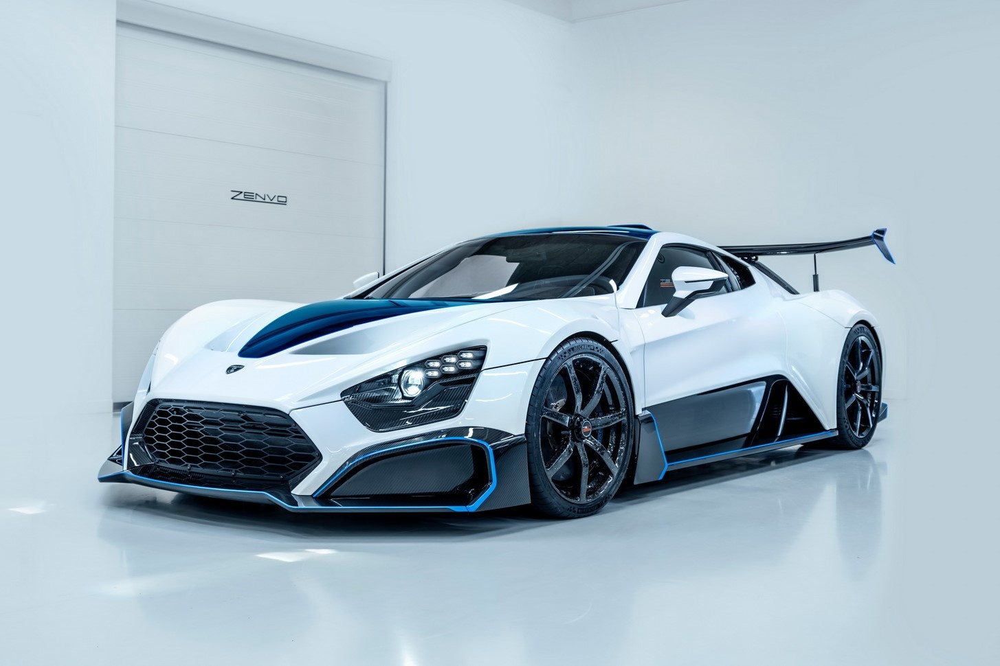 Sieu xe duong pho Zenvo TSR-S ra mat ban ca nhan hoa hinh anh