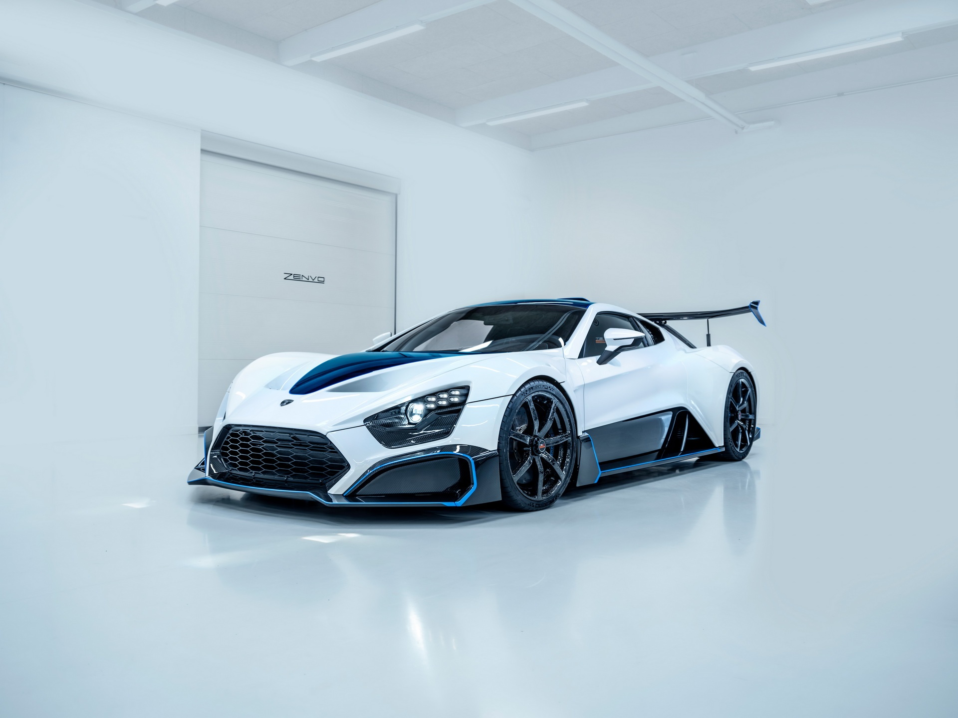 Zenvo nang cap cho sieu xe duong pho TSR-S anh 1