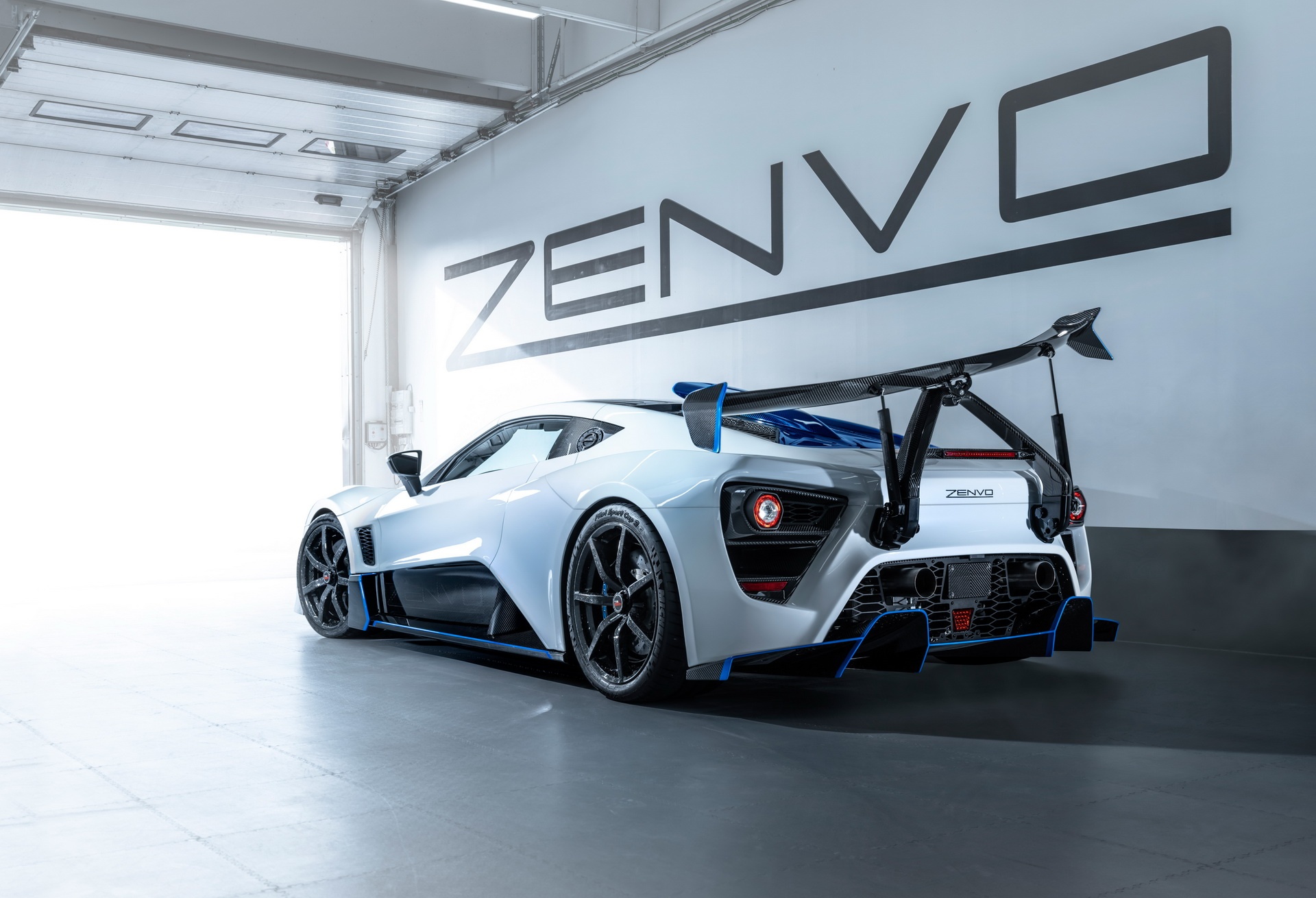 Zenvo nang cap cho sieu xe duong pho TSR-S anh 2