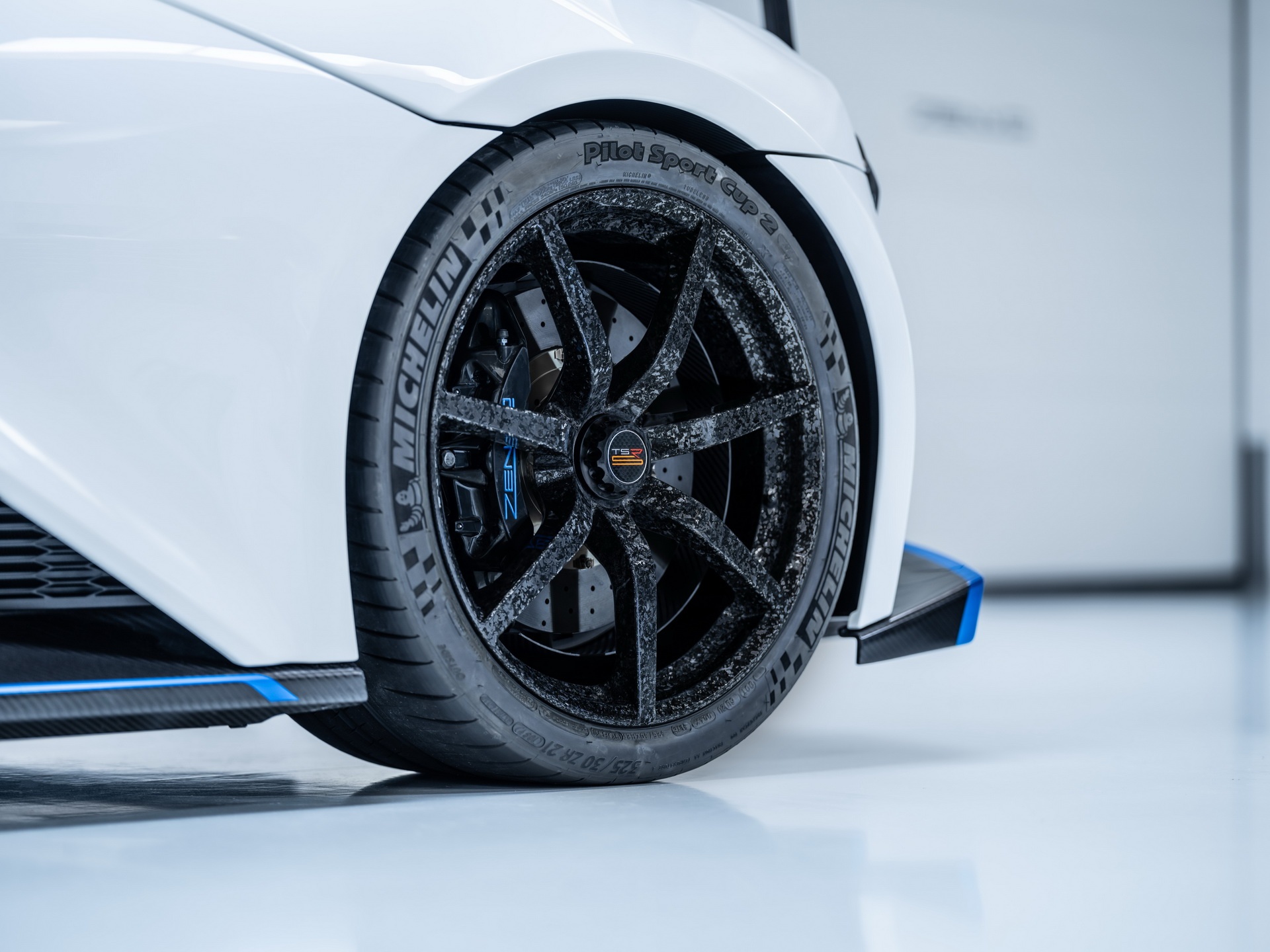 Zenvo nang cap cho sieu xe duong pho TSR-S anh 6