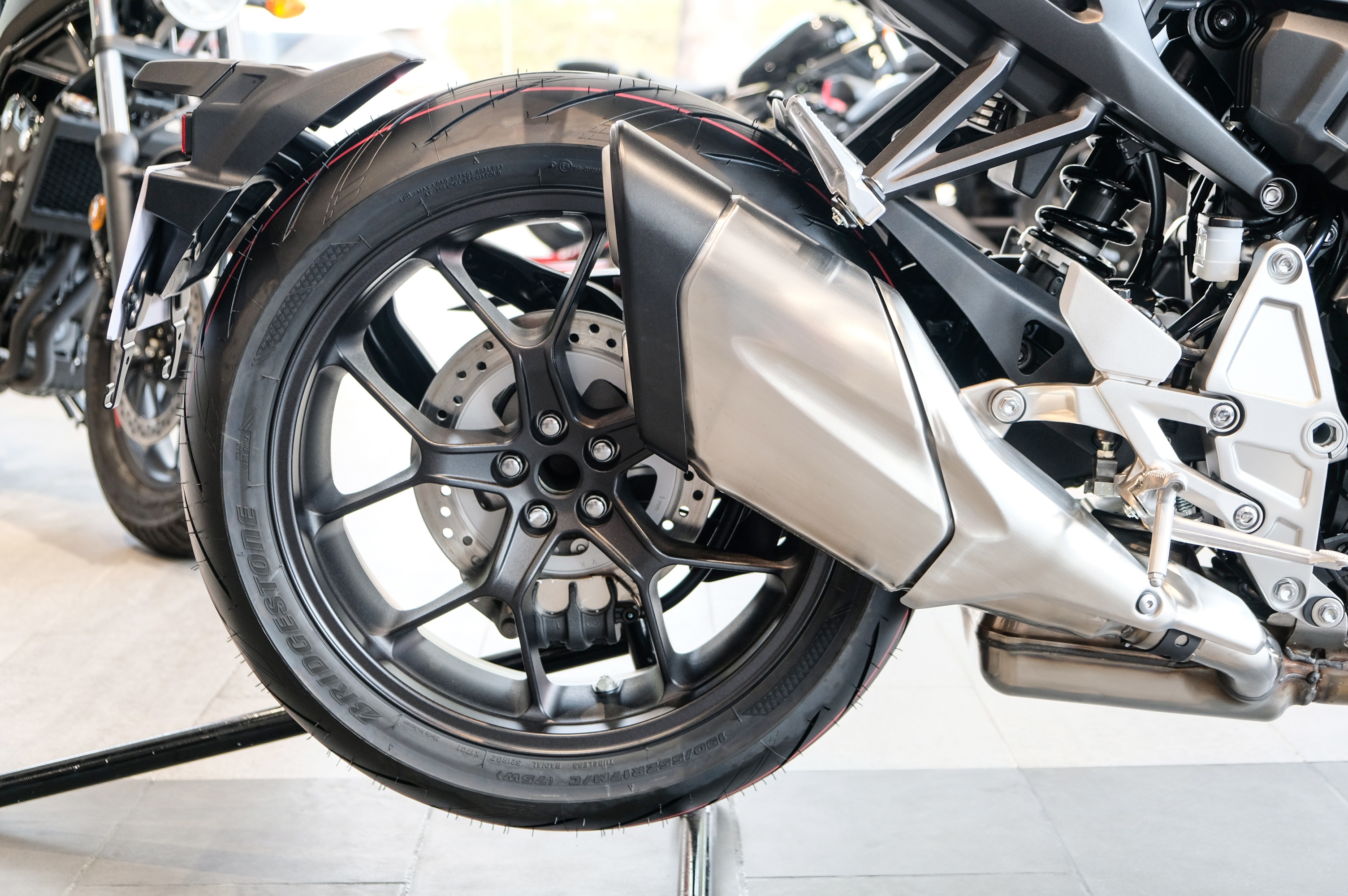 Chi tiet Honda CB1000R 2020 tai VN anh 13