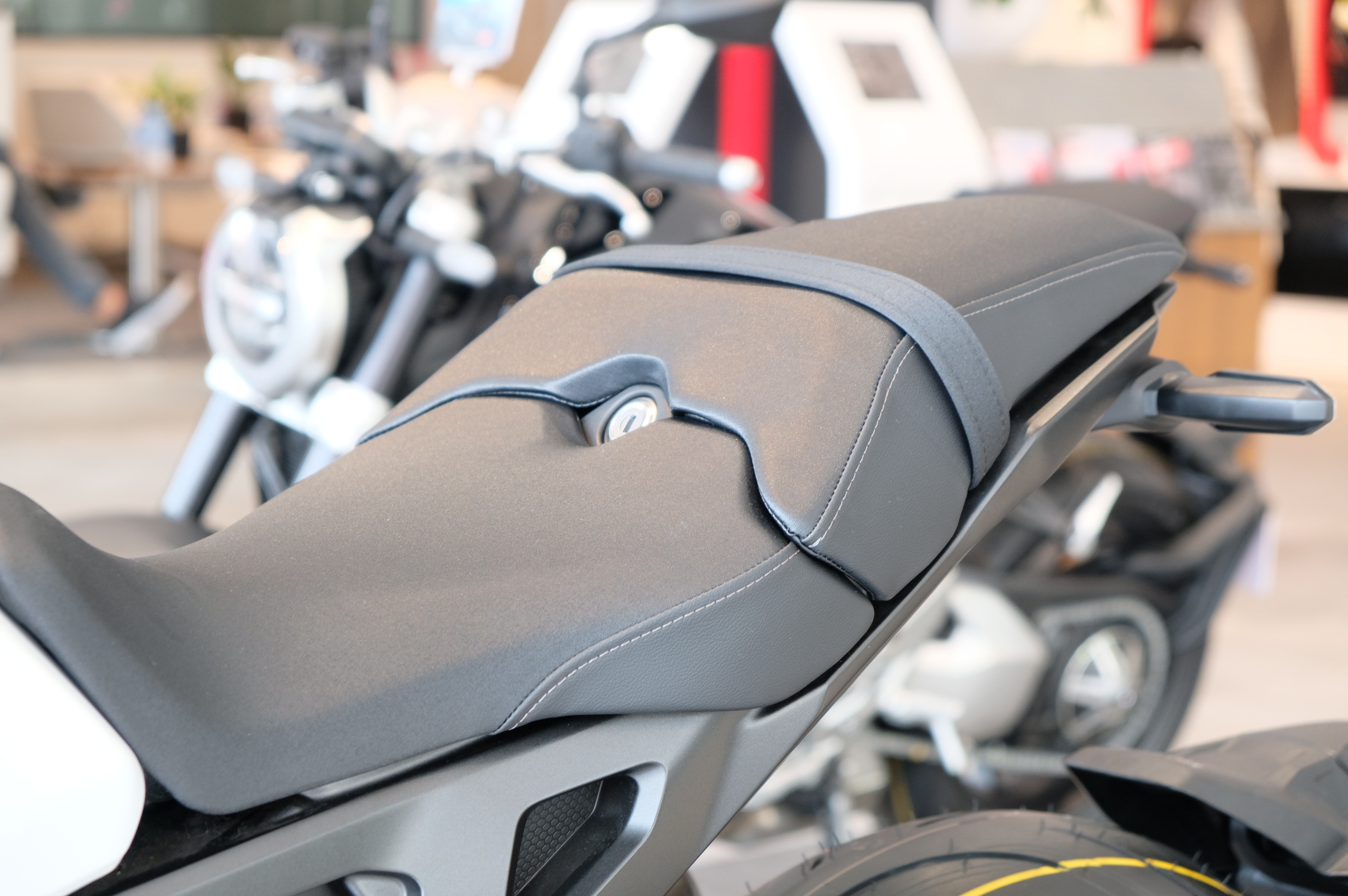 Chi tiet Honda CB1000R 2020 tai VN anh 16