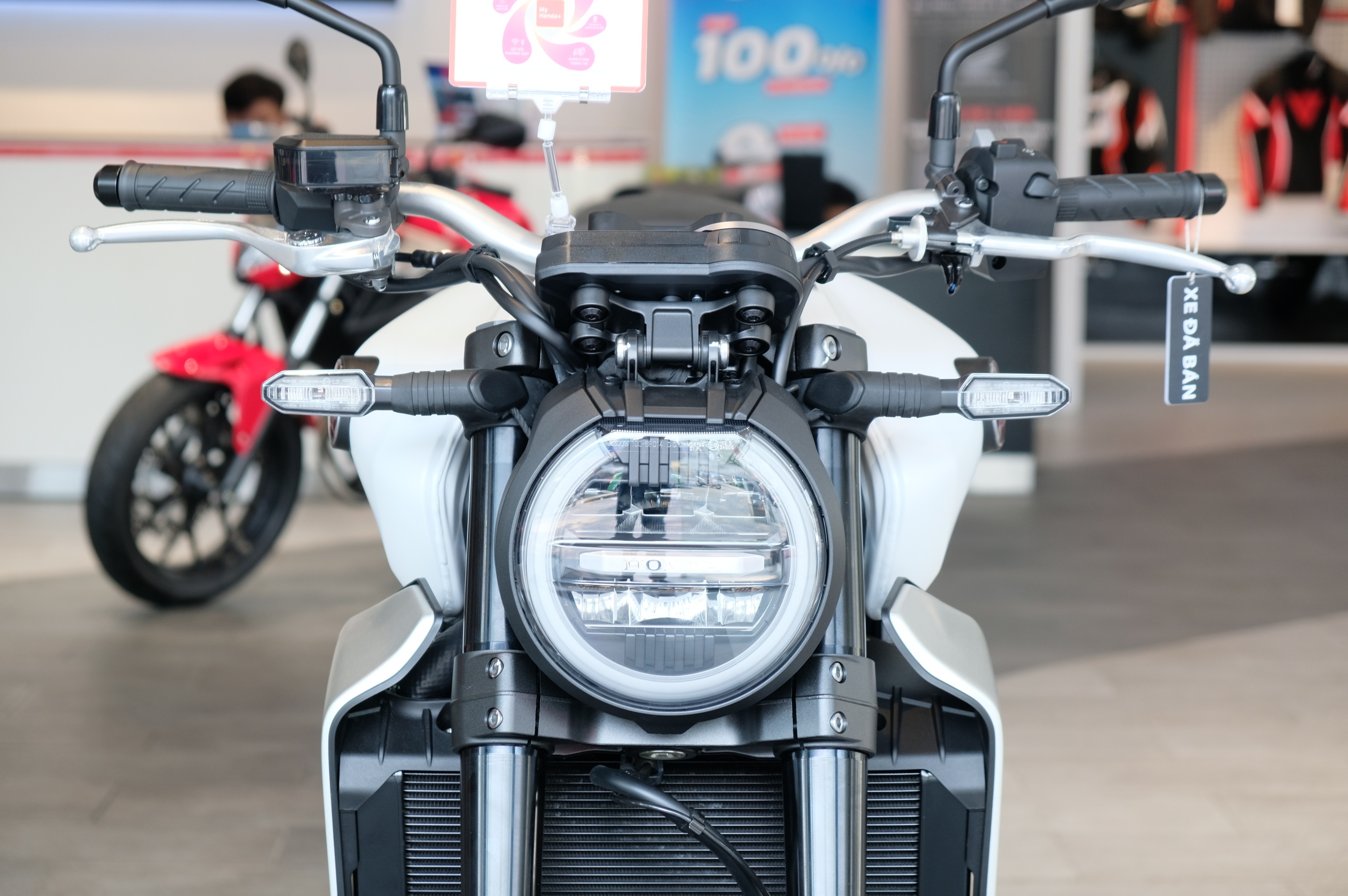 So sanh Kawasaki Z1000 R va Honda CB1000R anh 14