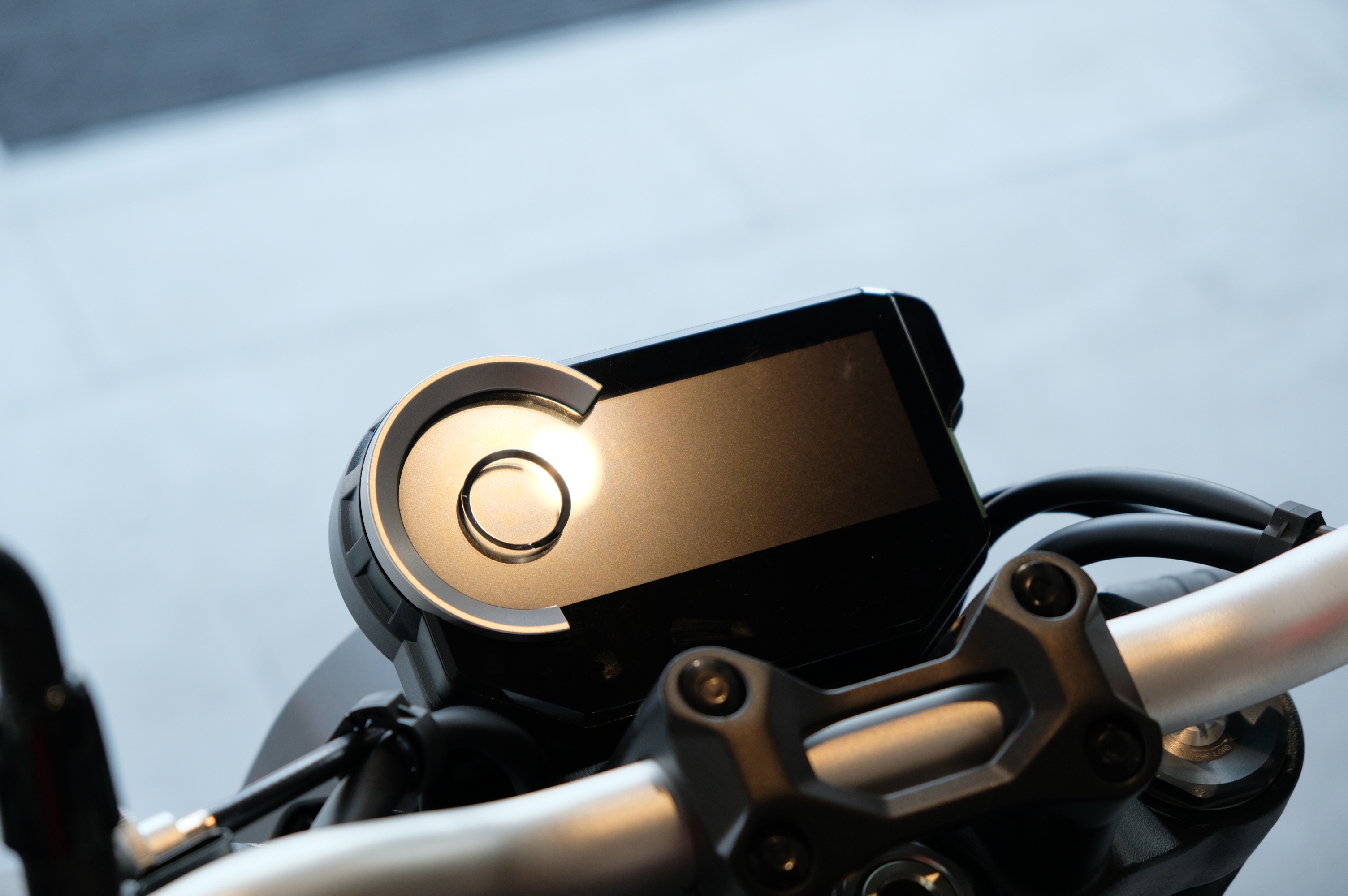 So sanh Kawasaki Z1000 R va Honda CB1000R anh 12