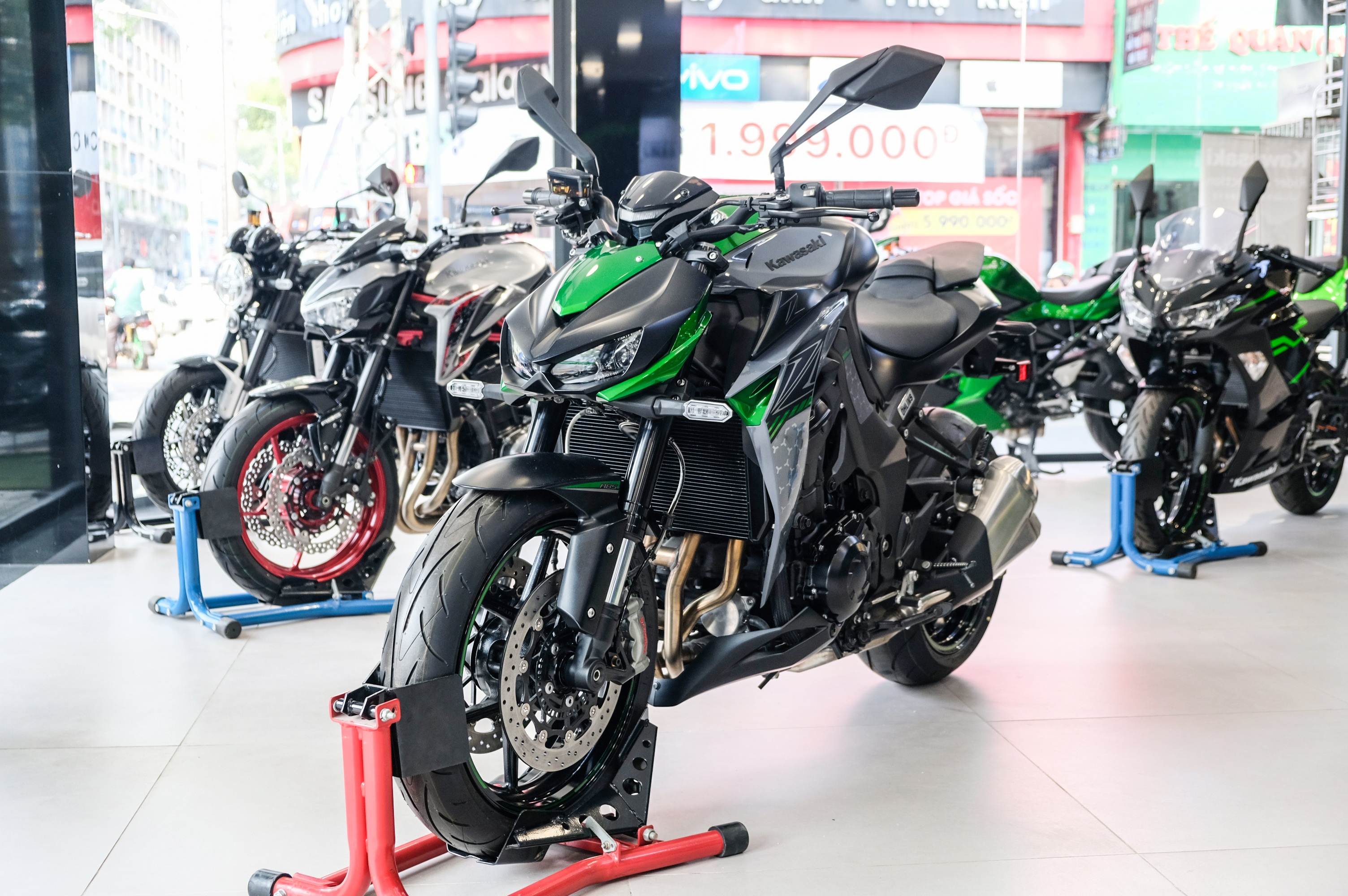 Kawasaki Z1000 2020 ve VN,  tang gia so voi doi cu anh 2