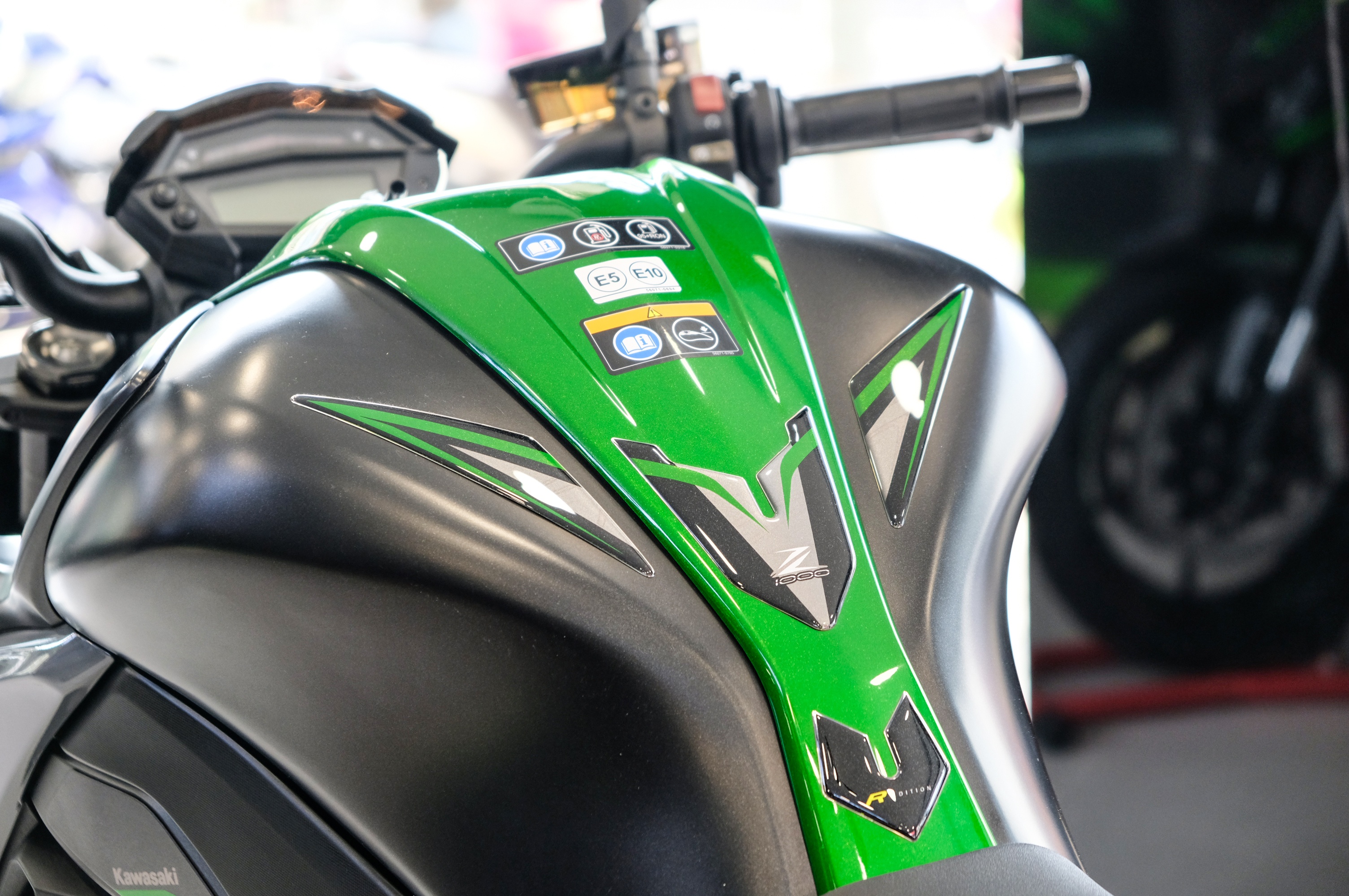 Kawasaki Z1000 2020 về VN, tăng giá so với đời cũ ảnh 7 Kawasaki Z1000 2020 ve VN, tang gia so voi doi cu anh 7