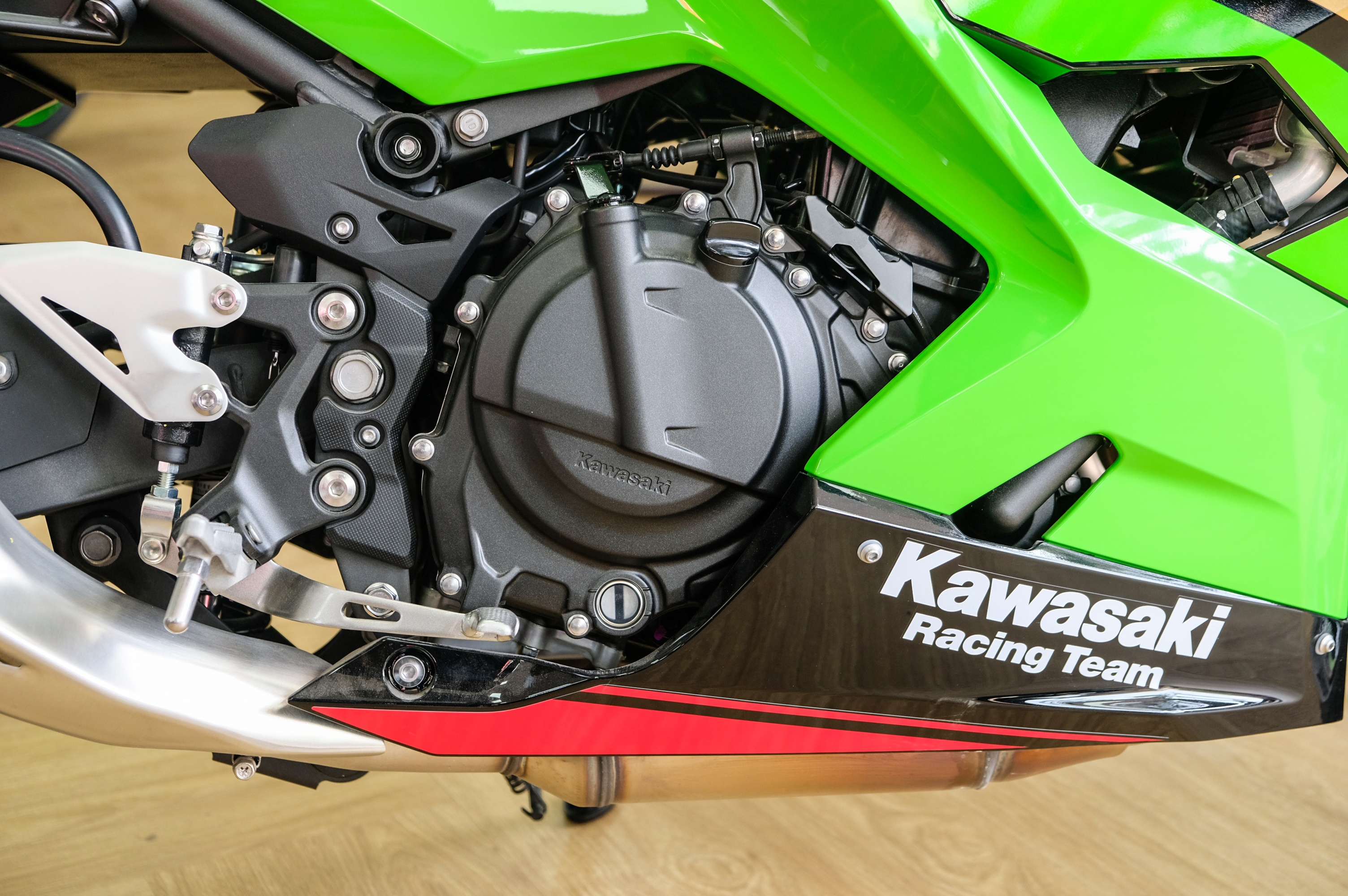 Kawasaki Ninja 400 KRT anh 11