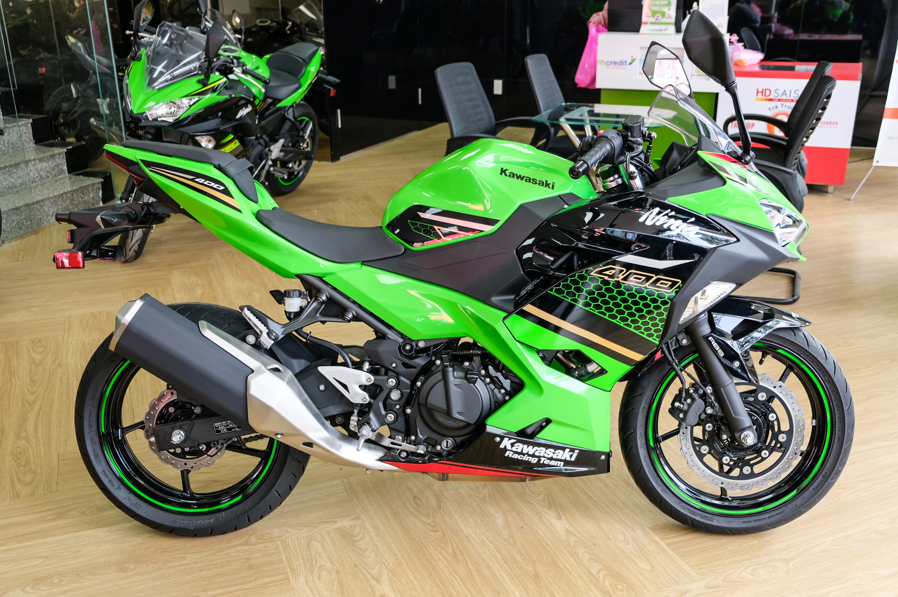 Kawasaki Ninja 400 KRT anh 2