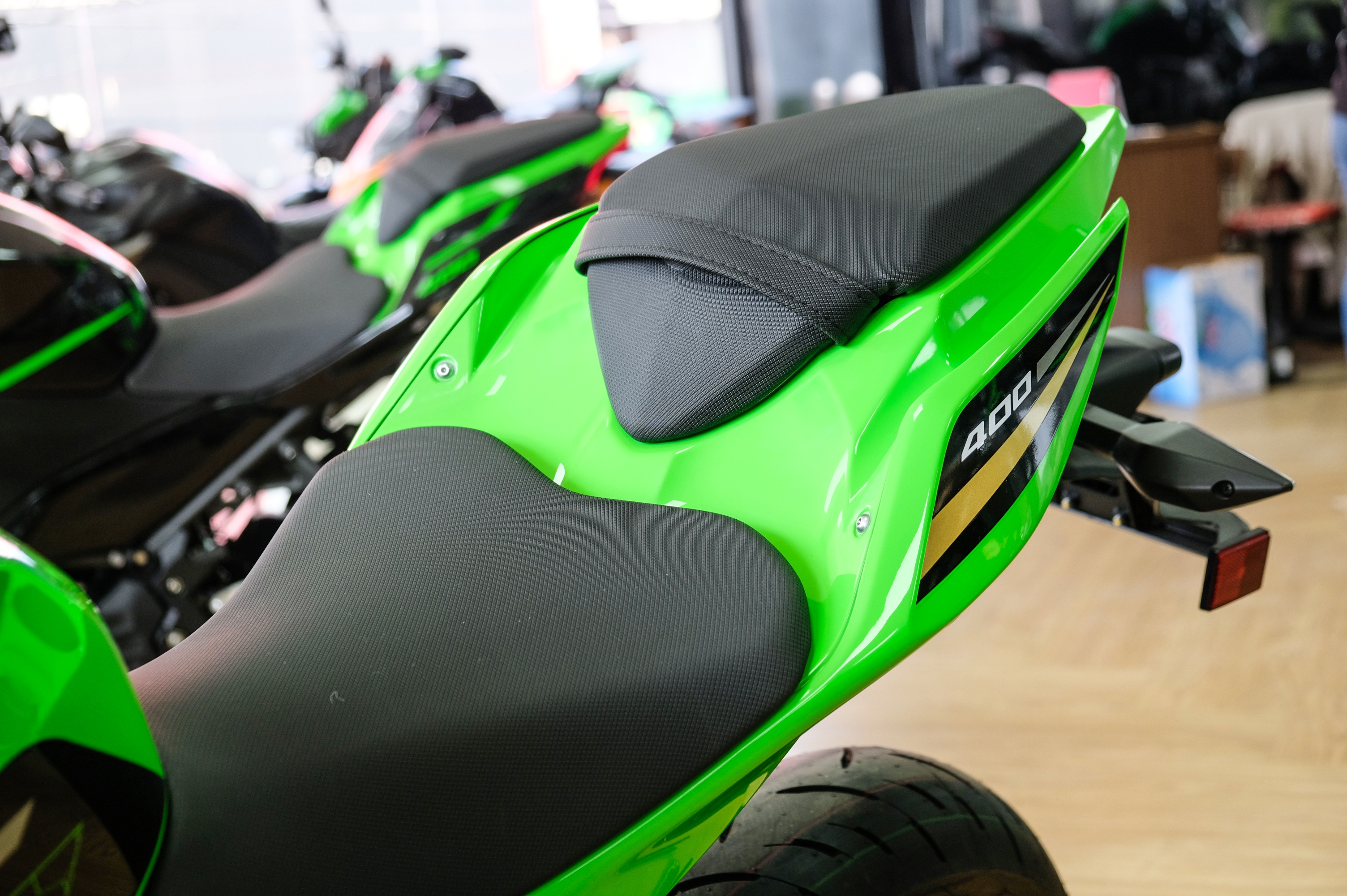 Kawasaki Ninja 400 KRT anh 4