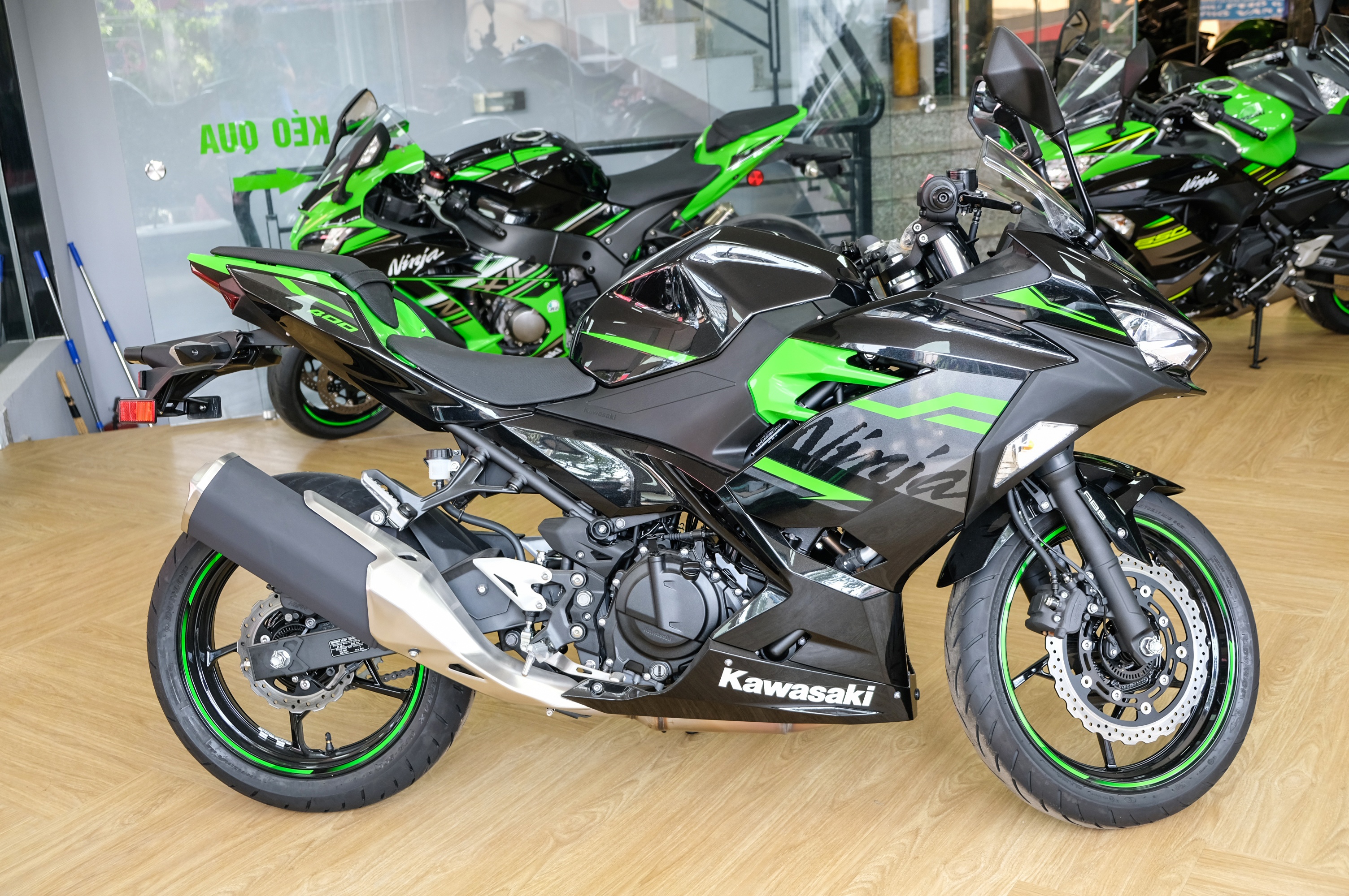 Kawasaki Ninja 400 KRT anh 12