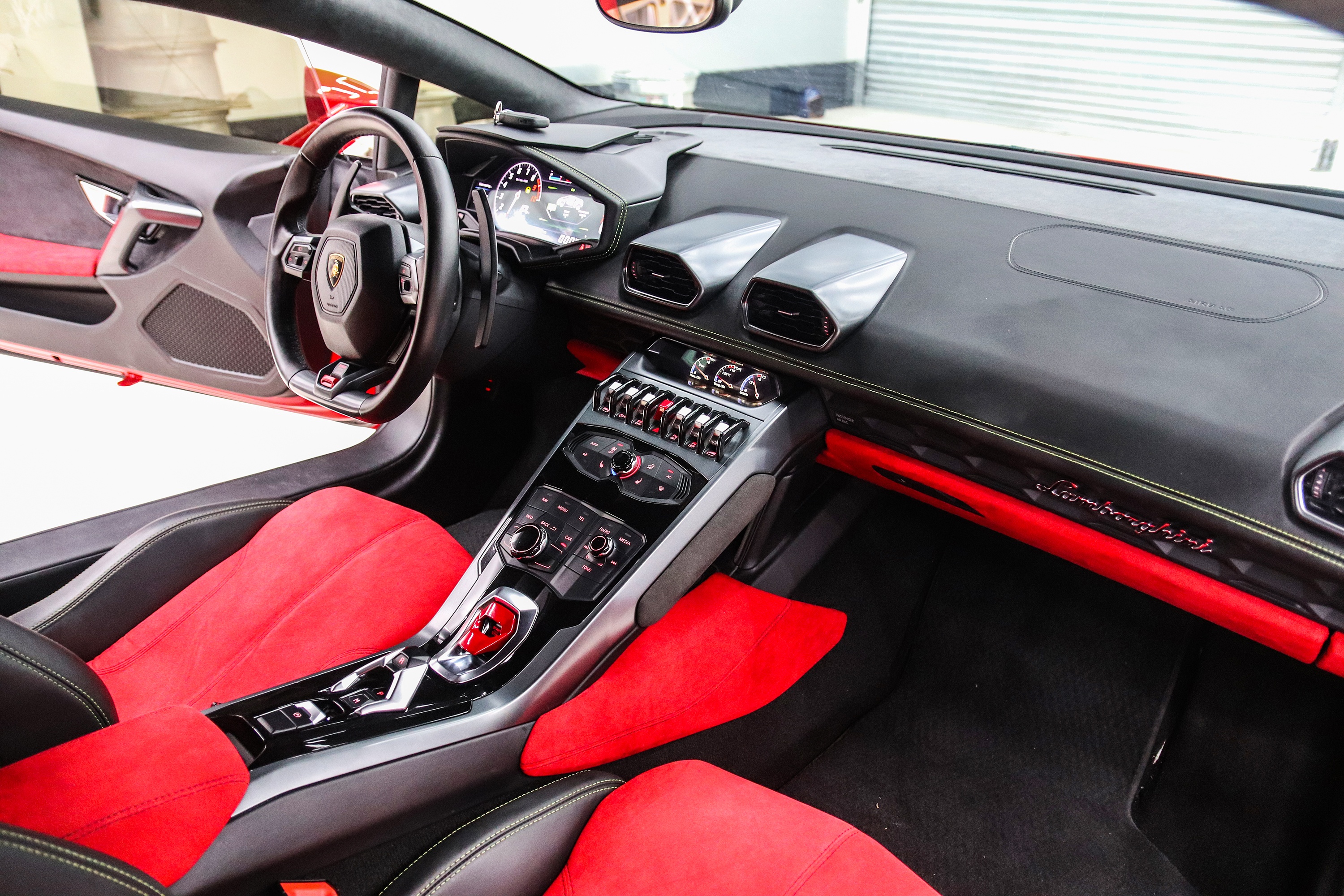 Lamborghini Huracan mau do anh 9