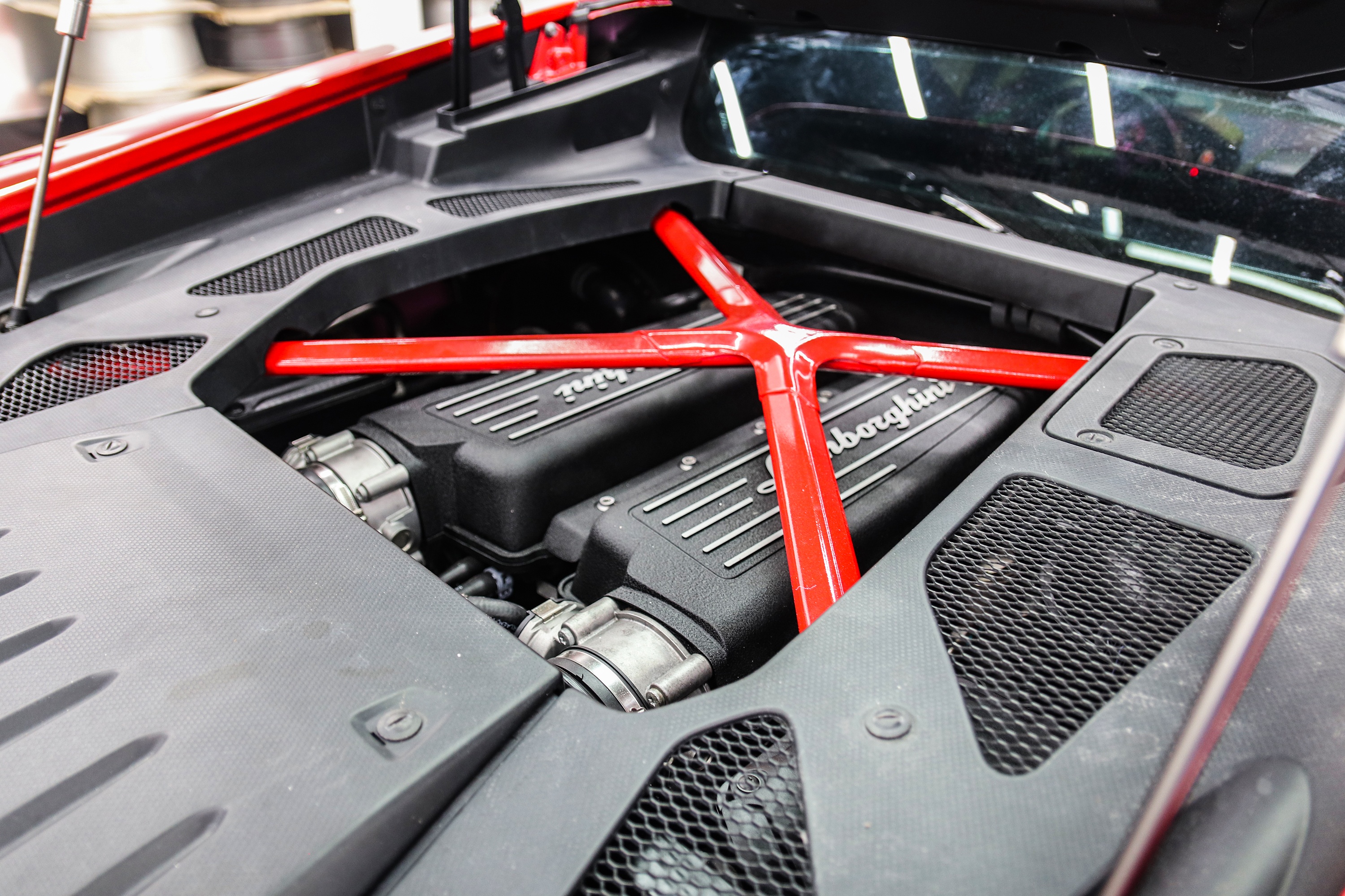 Lamborghini Huracan mau do anh 12