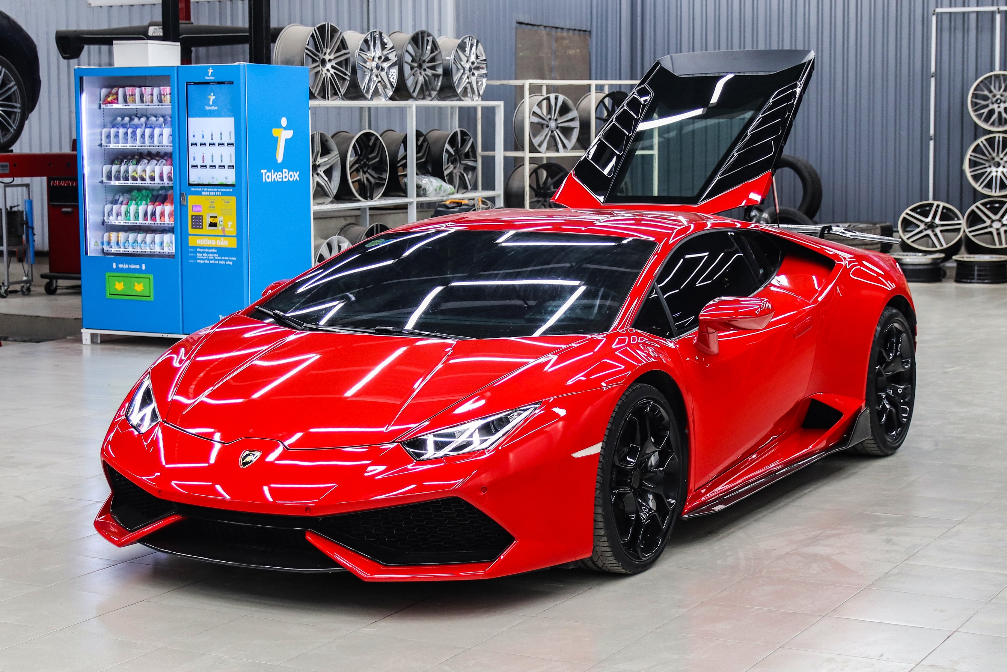 Lamborghini Huracan mau do anh 1