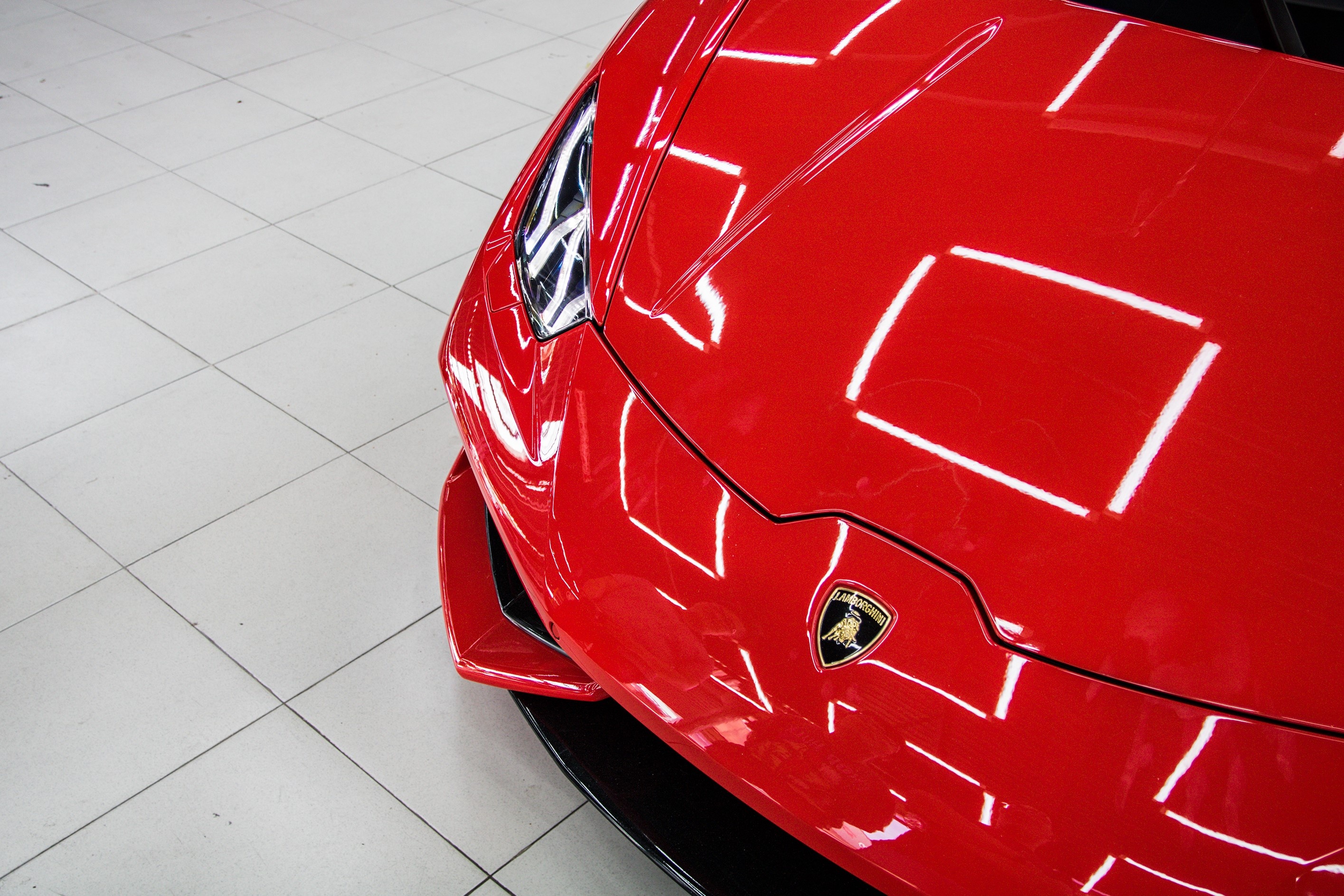 Lamborghini Huracan mau do anh 13