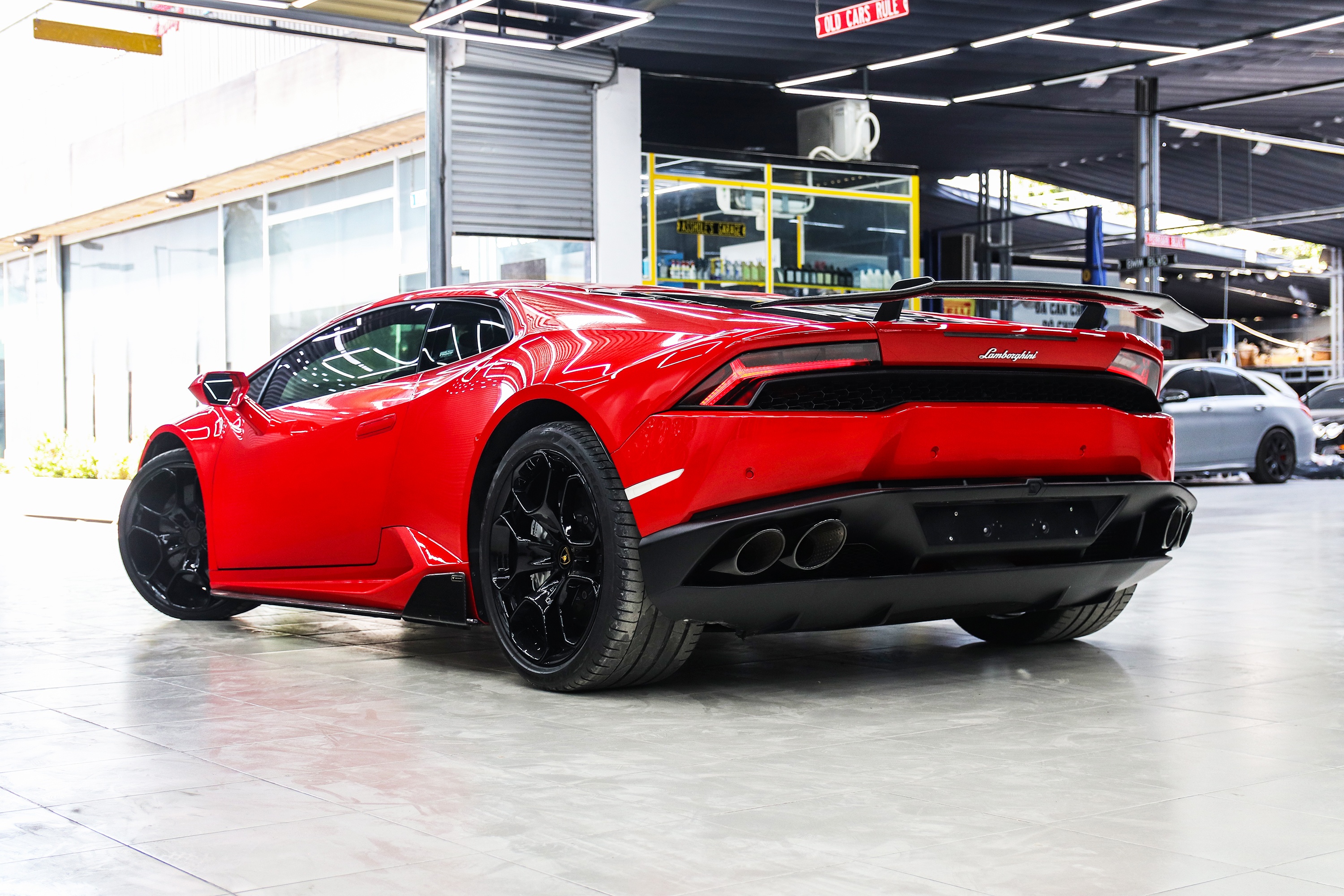 Lamborghini Huracan mau do anh 5