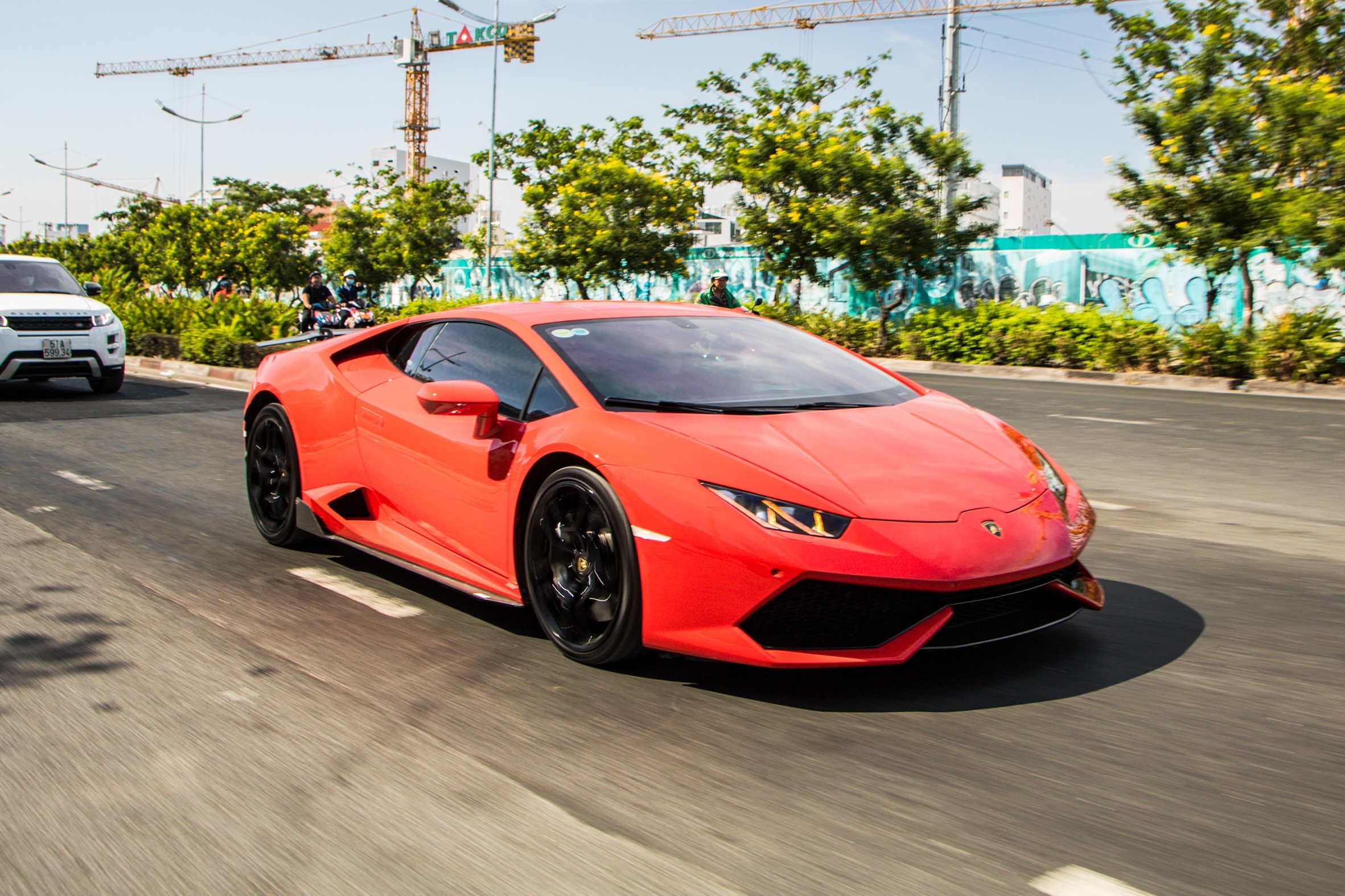Lamborghini Huracan mau do anh 15