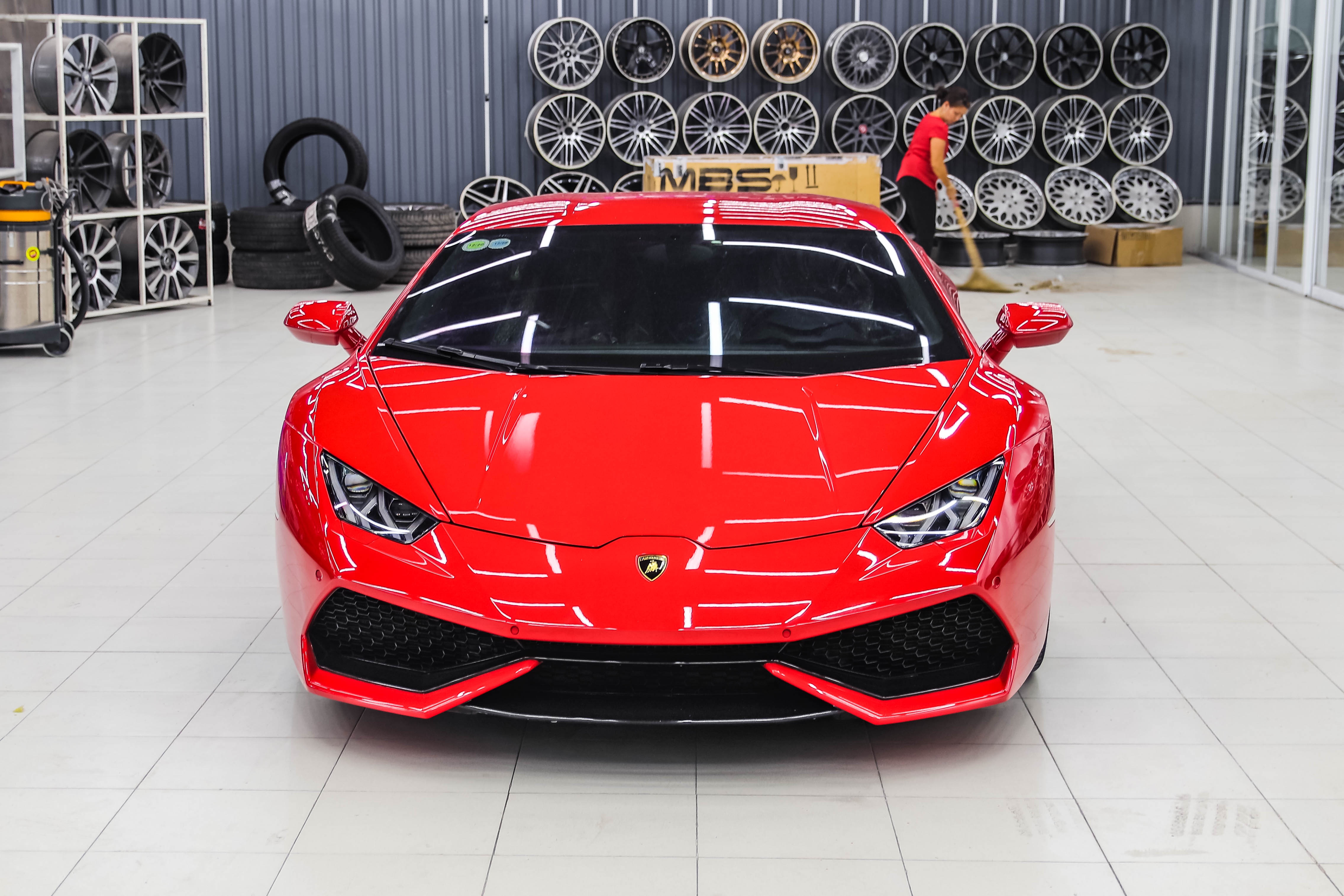 Lamborghini Huracan mau do anh 6
