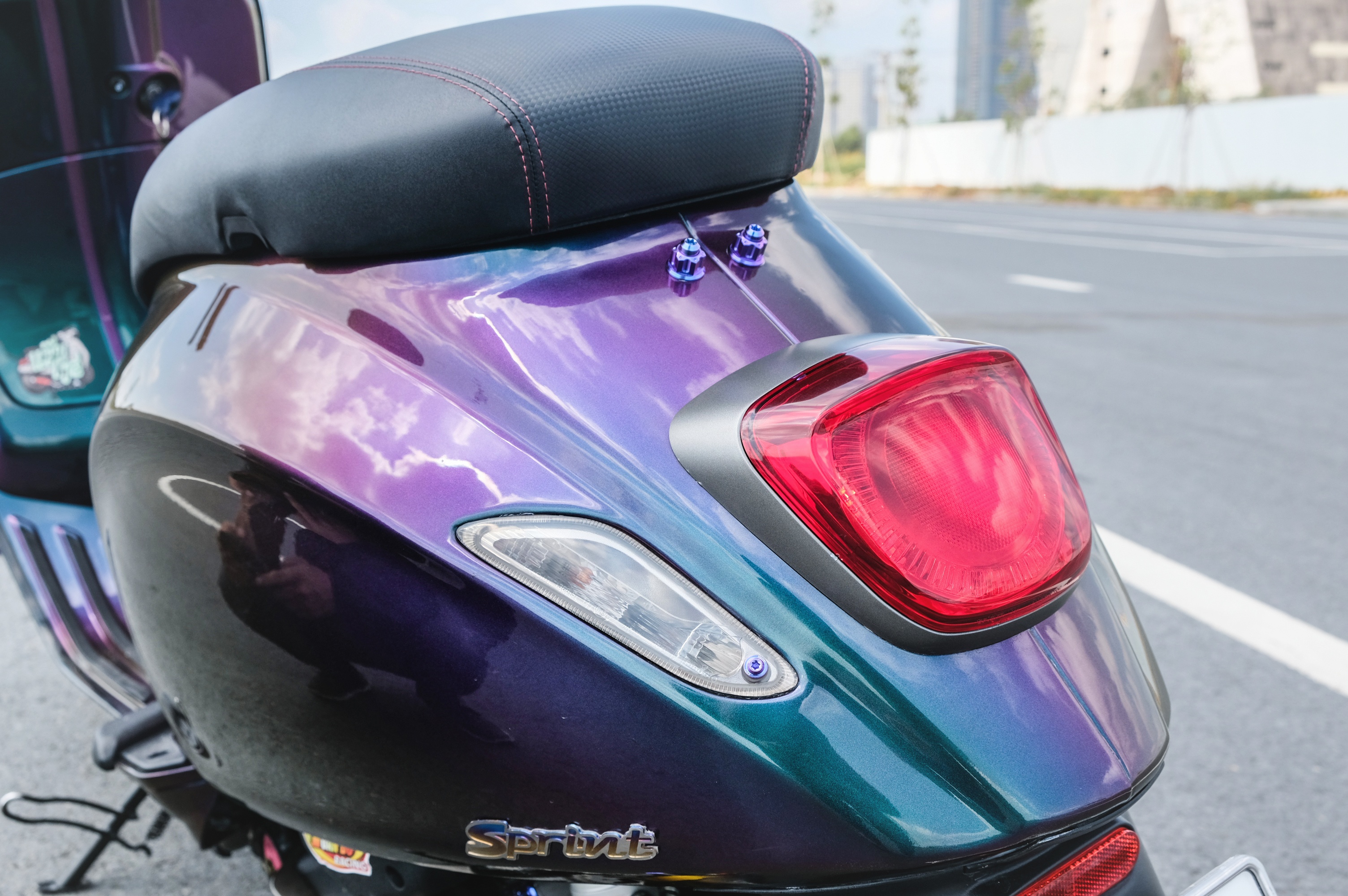 Vespa Sprint voi mau son chuyen sac anh 4