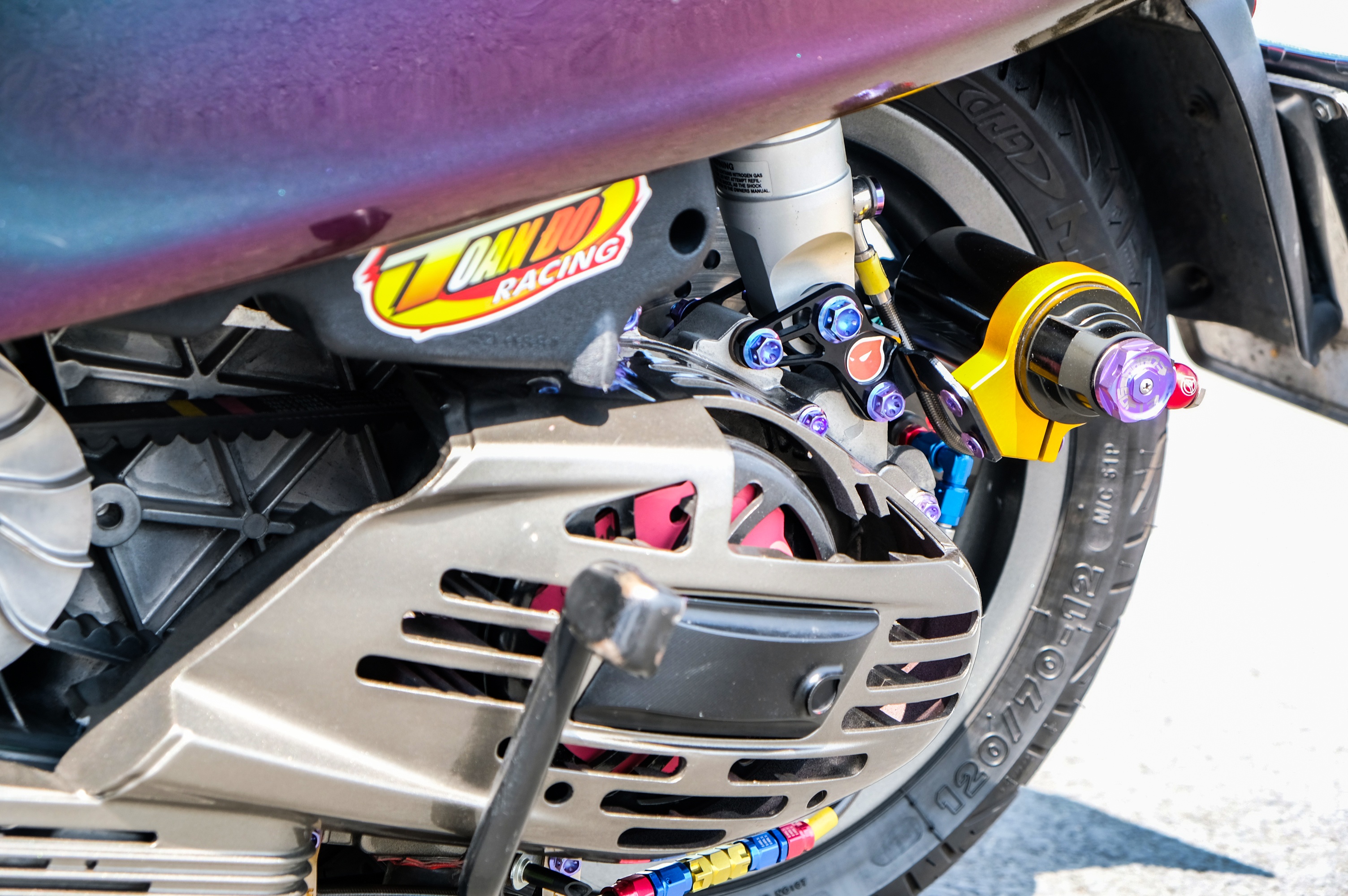 Vespa Sprint voi mau son chuyen sac anh 11